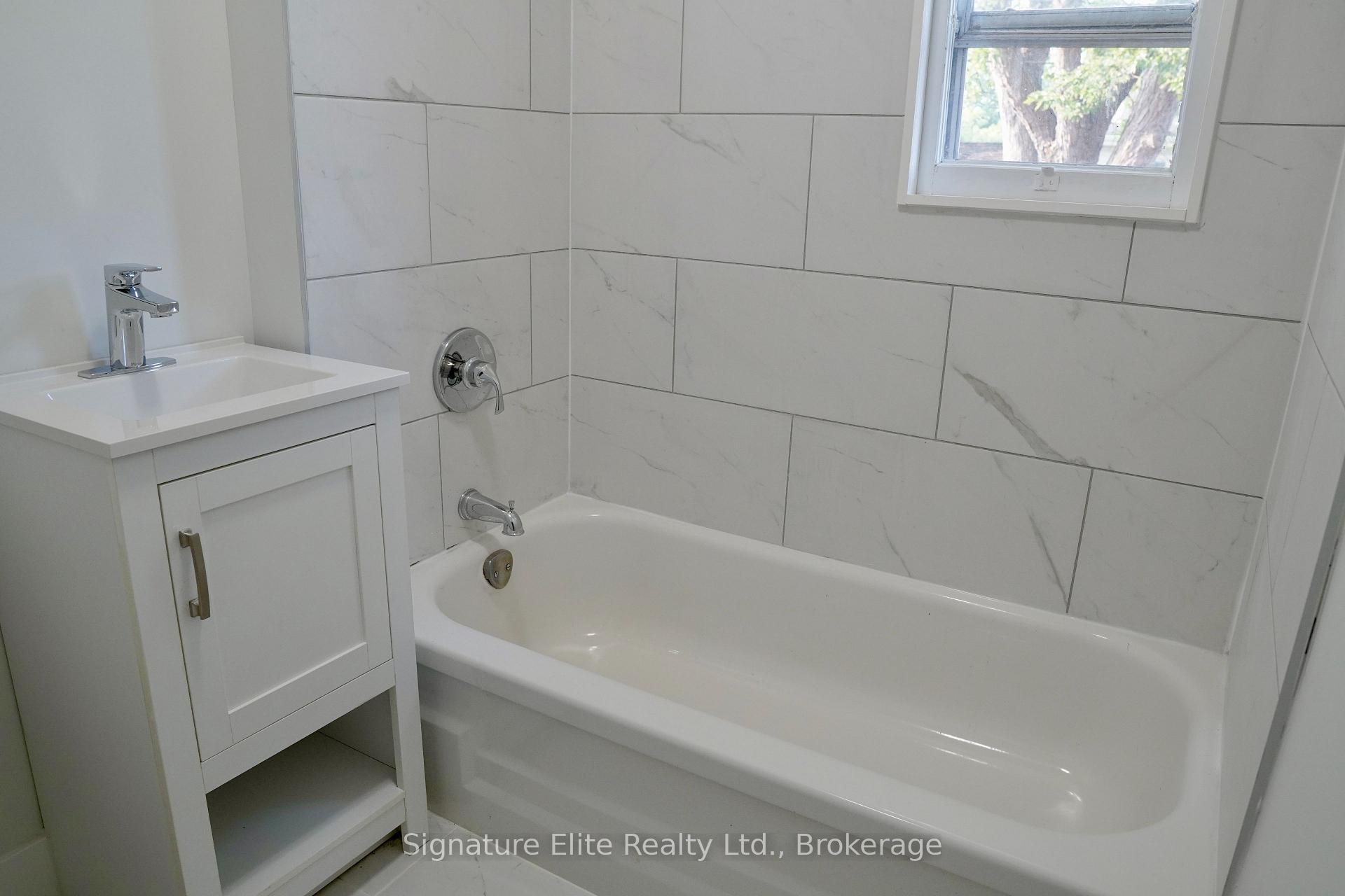 Photo 11 of Unit 2, 386 Gatfield Avenue, Welland, Lincoln/Crowland — HOMEH