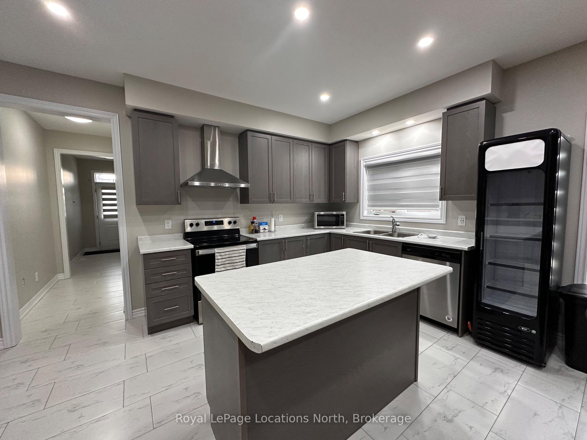 Photo 4 of Unit main, 9 Bianca Crescent, Wasaga Beach — HOMEH