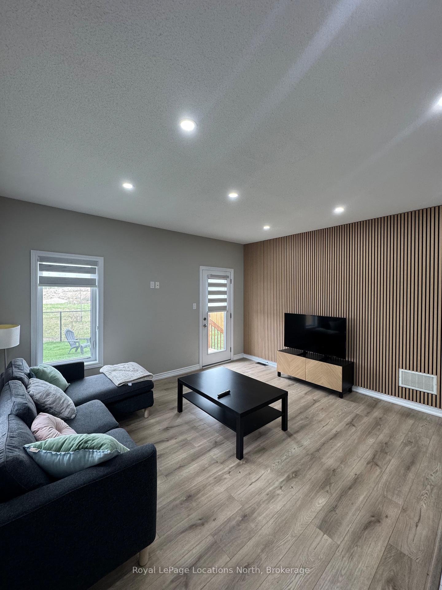 Photo 7 of Unit main, 9 Bianca Crescent, Wasaga Beach — HOMEH