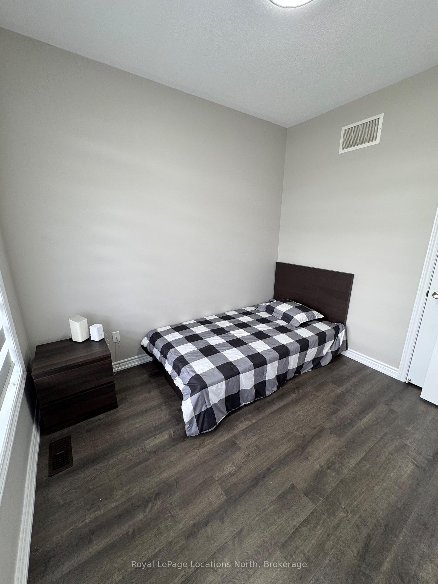 Photo 10 of Unit main, 9 Bianca Crescent, Wasaga Beach — HOMEH