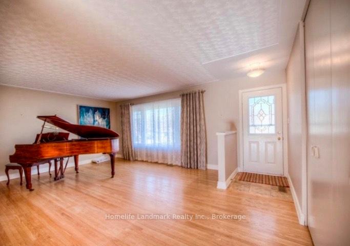 Photo 3 of 251 Willowdale Place, Waterloo — HOMEH