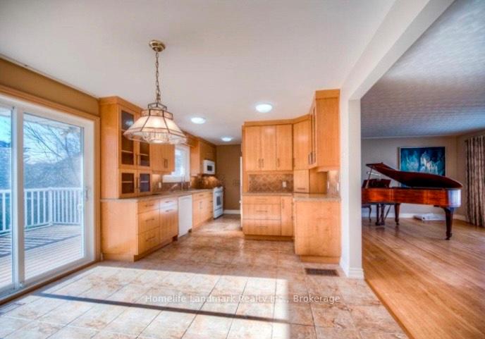 Photo 6 of 251 Willowdale Place, Waterloo — HOMEH