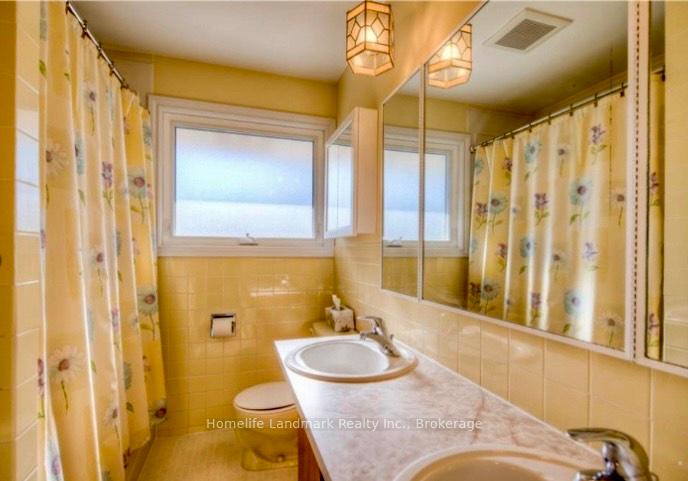 Photo 13 of 251 Willowdale Place, Waterloo — HOMEH