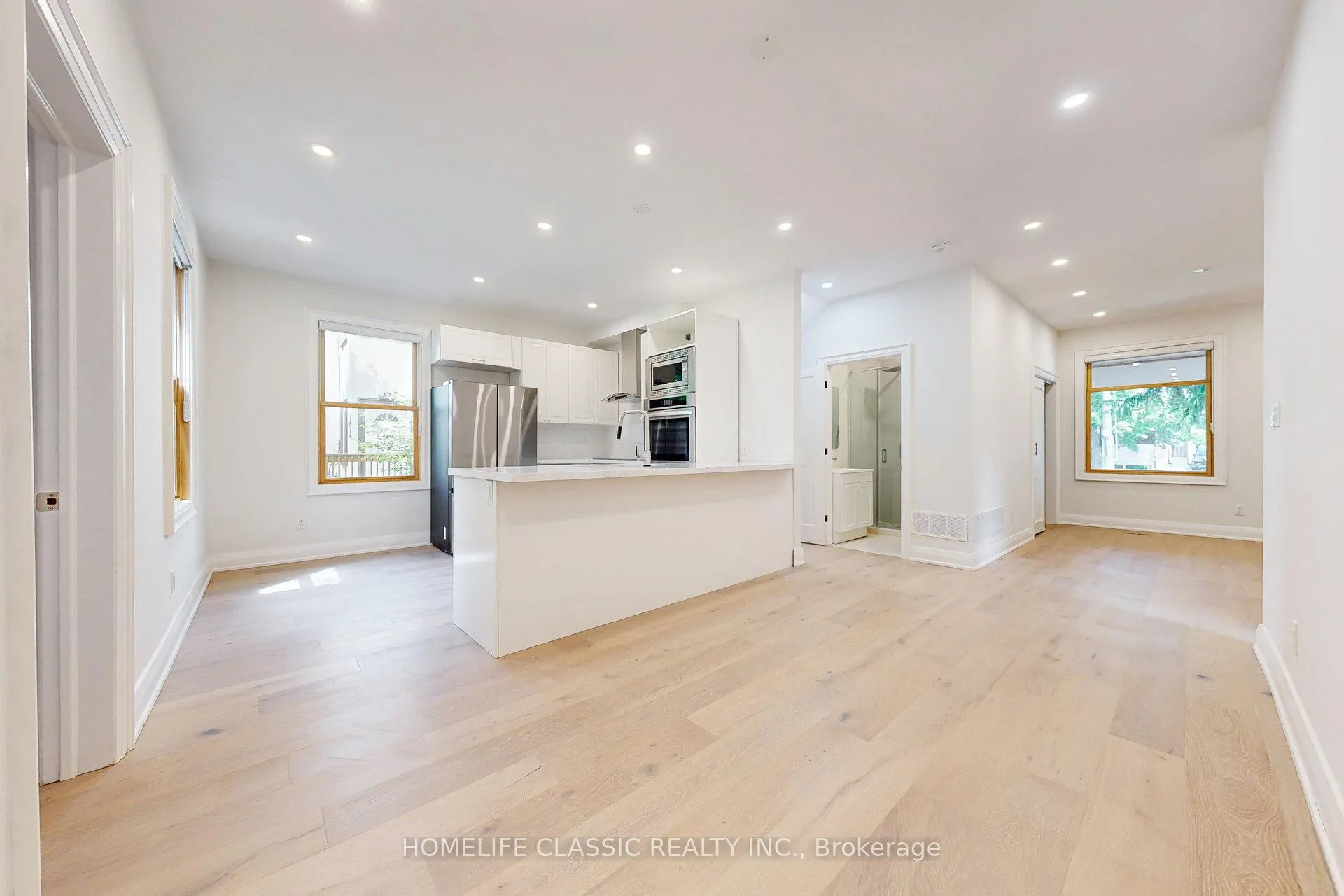Photo 9 of Unit Unit B, 33 Centre Street, Vaughan, Crestwood-Springfarm-Yorkhill — HOMEH