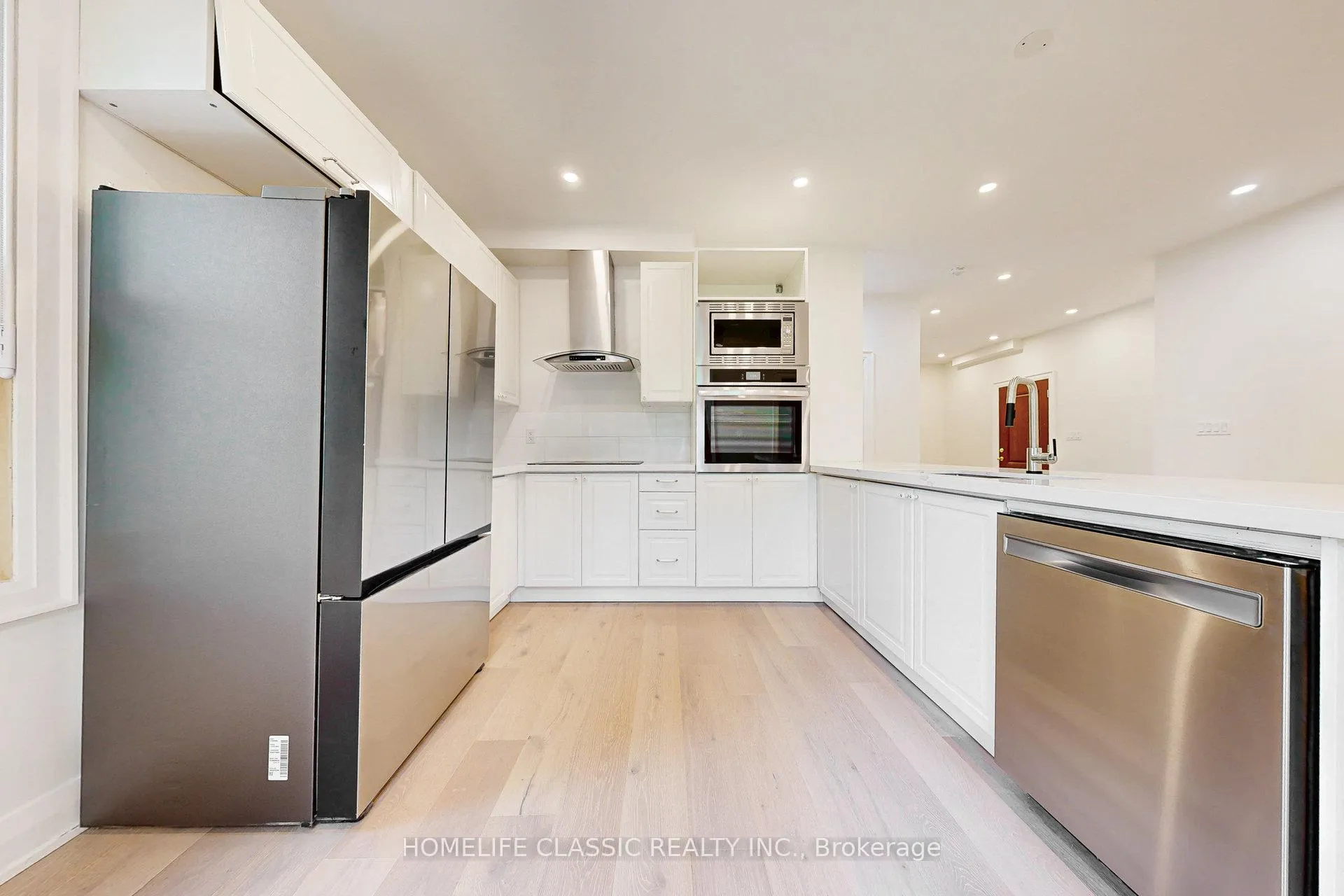 Photo 10 of Unit Unit B, 33 Centre Street, Vaughan, Crestwood-Springfarm-Yorkhill — HOMEH