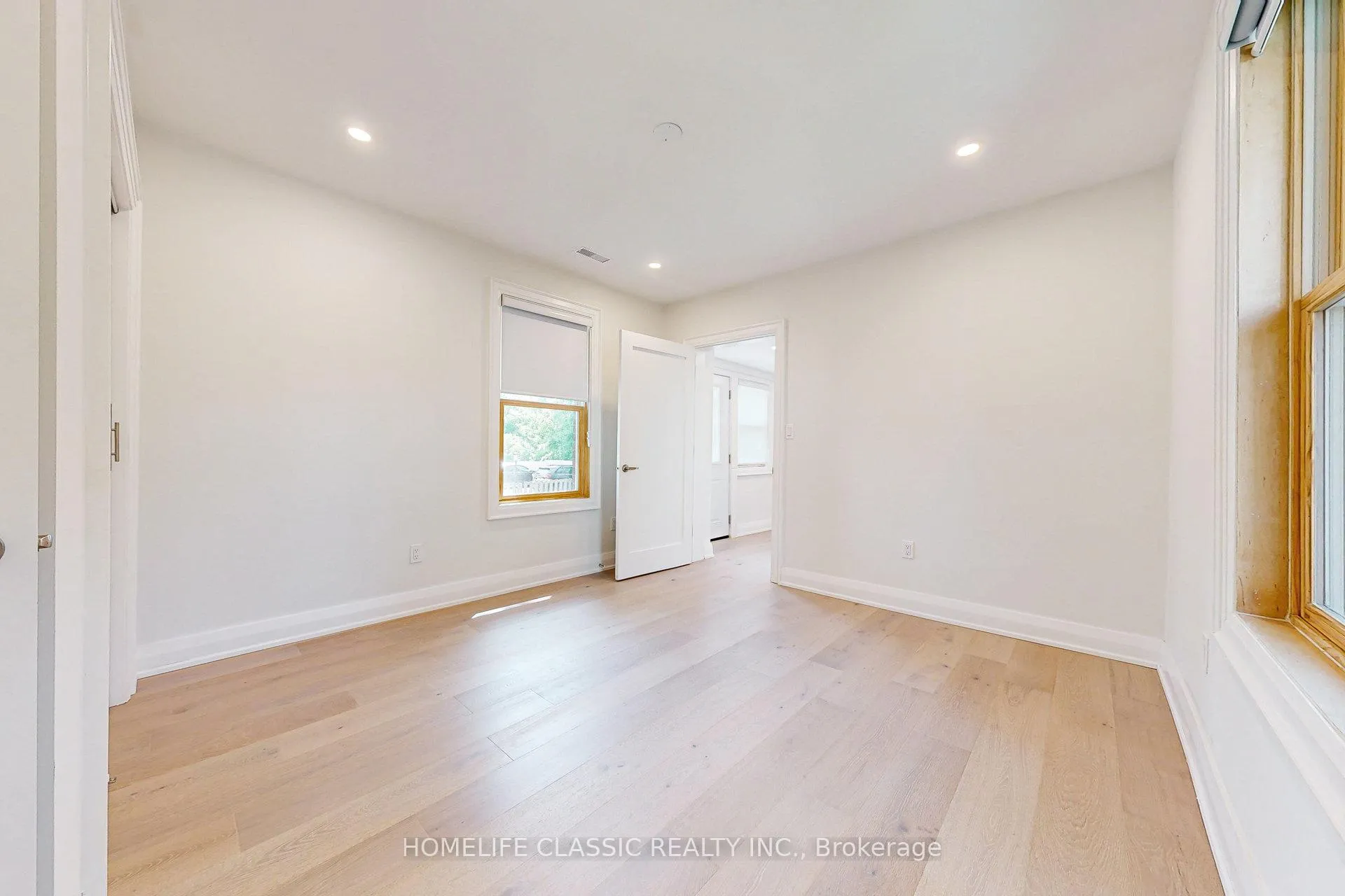 Photo 13 of Unit Unit B, 33 Centre Street, Vaughan, Crestwood-Springfarm-Yorkhill — HOMEH