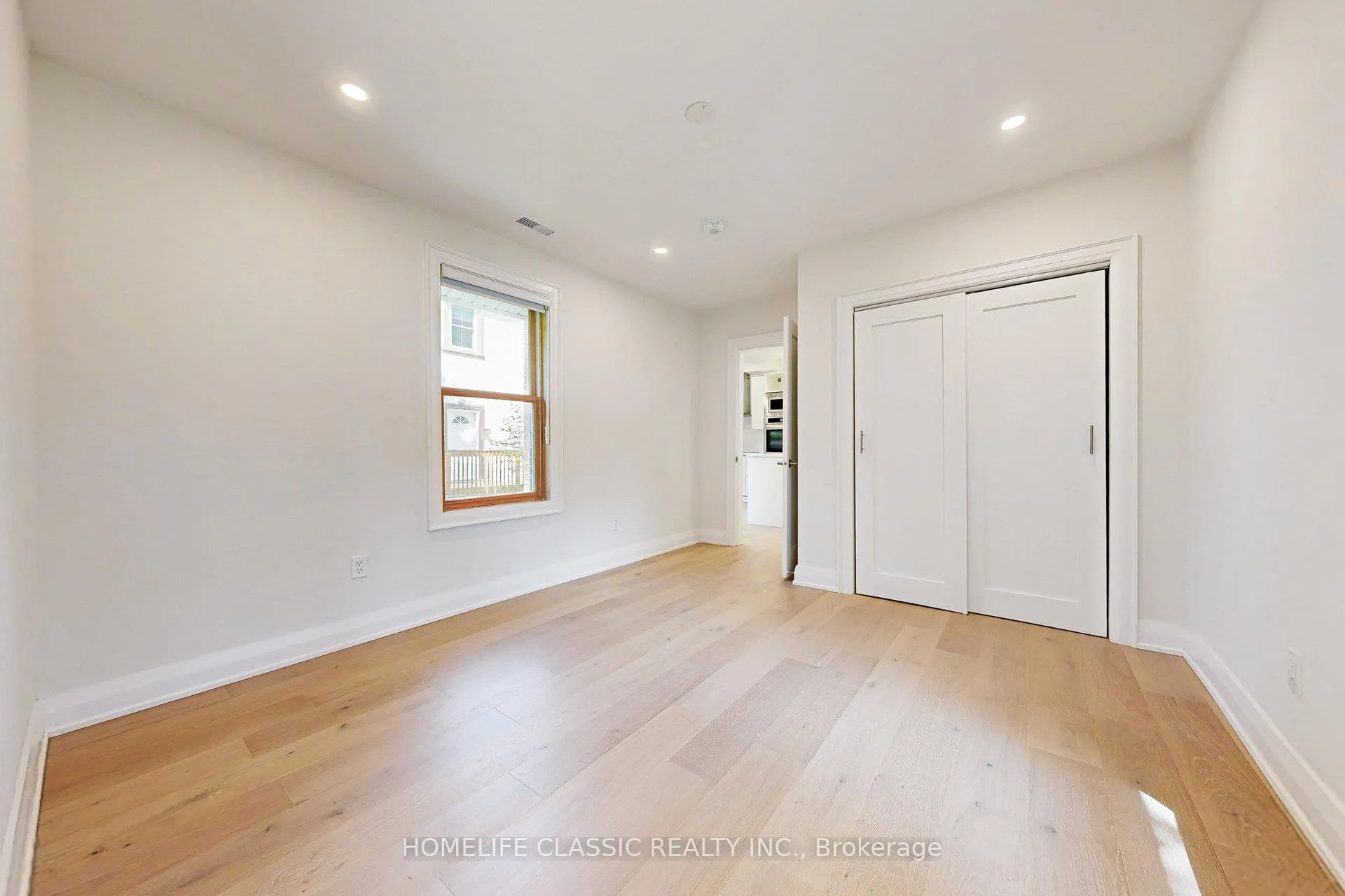 Photo 15 of Unit Unit B, 33 Centre Street, Vaughan, Crestwood-Springfarm-Yorkhill — HOMEH