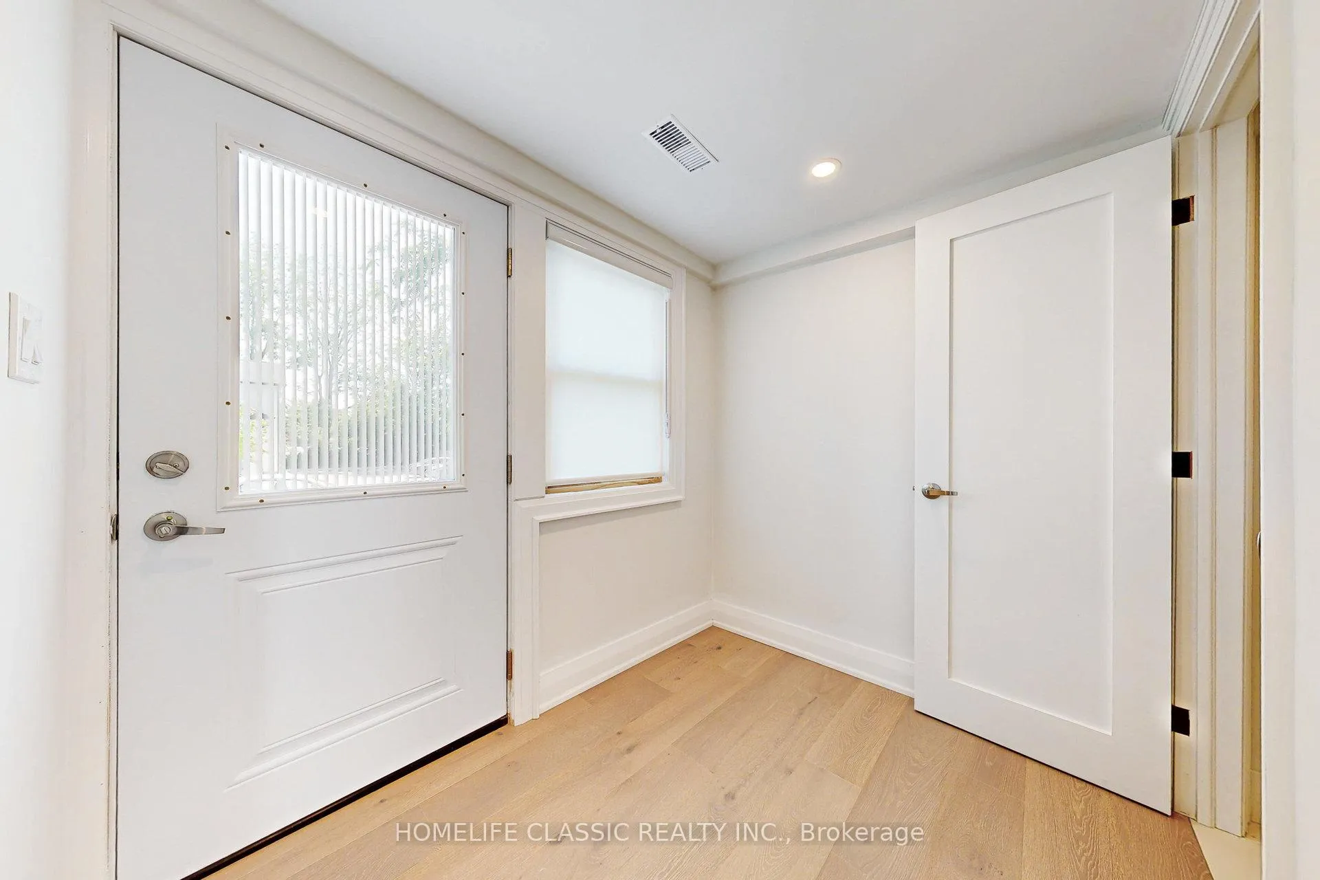Photo 16 of Unit Unit B, 33 Centre Street, Vaughan, Crestwood-Springfarm-Yorkhill — HOMEH