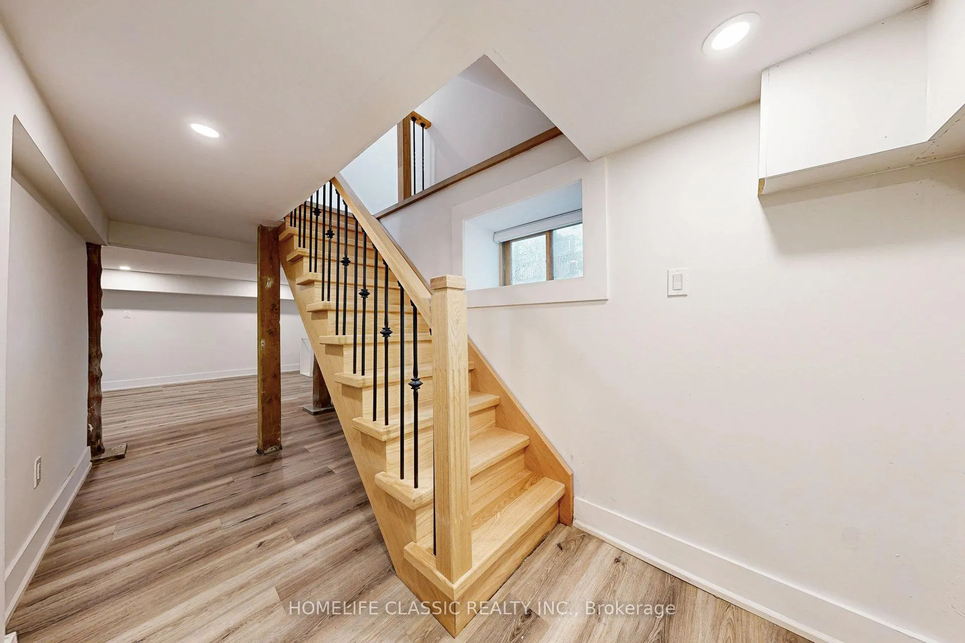Photo 20 of Unit Unit B, 33 Centre Street, Vaughan, Crestwood-Springfarm-Yorkhill — HOMEH
