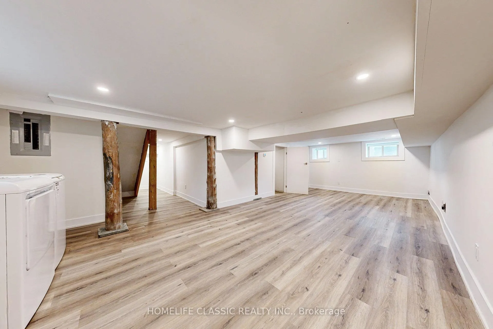 Photo 21 of Unit Unit B, 33 Centre Street, Vaughan, Crestwood-Springfarm-Yorkhill — HOMEH