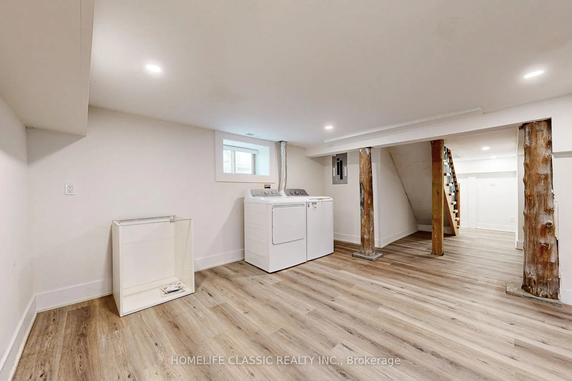 Photo 22 of Unit Unit B, 33 Centre Street, Vaughan, Crestwood-Springfarm-Yorkhill — HOMEH