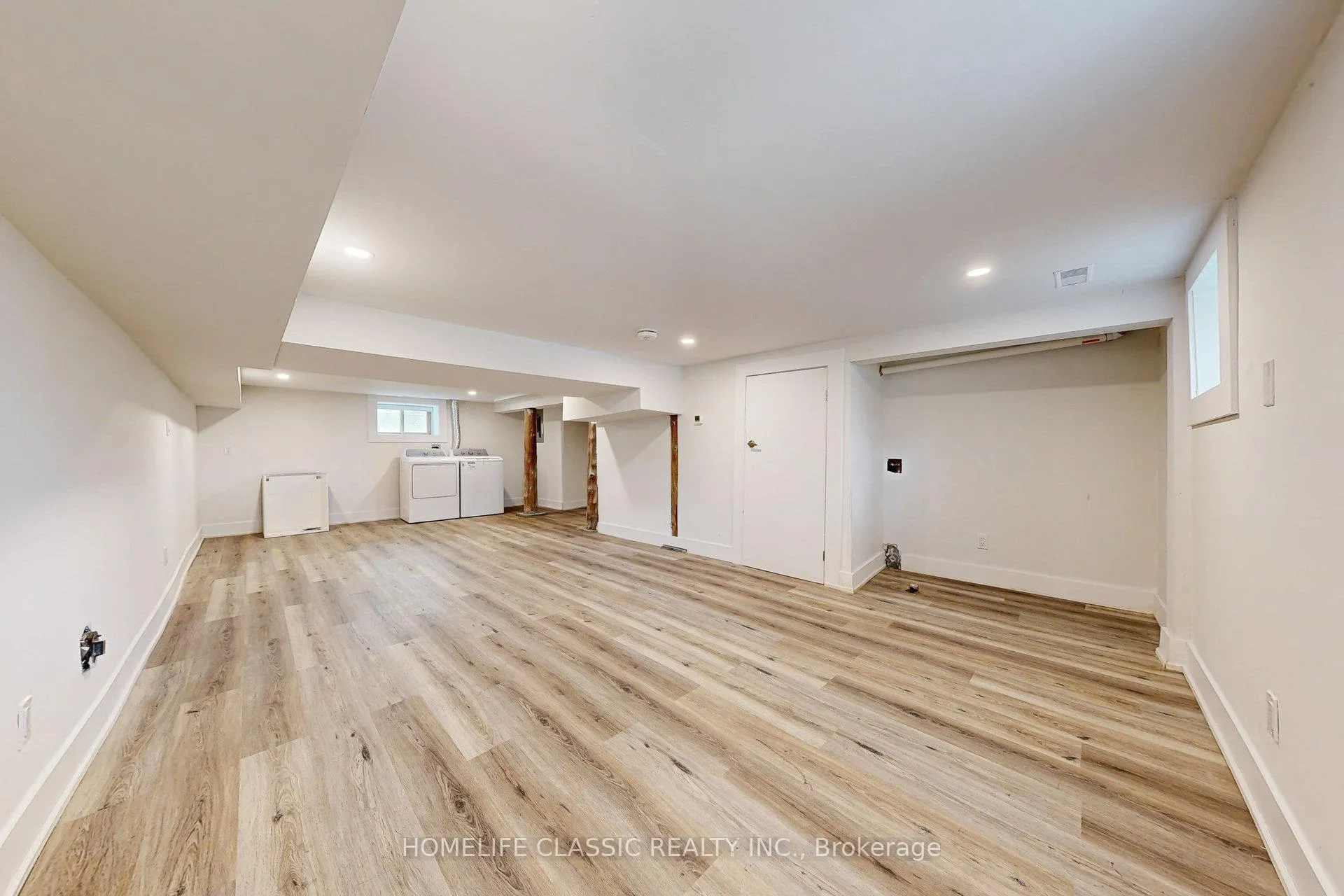 Photo 23 of Unit Unit B, 33 Centre Street, Vaughan, Crestwood-Springfarm-Yorkhill — HOMEH