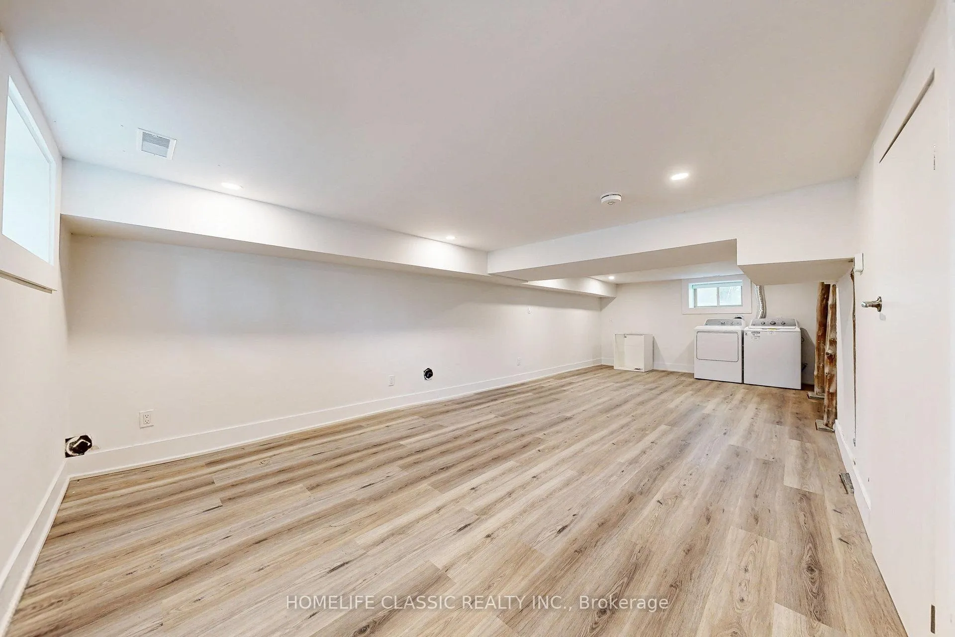 Photo 24 of Unit Unit B, 33 Centre Street, Vaughan, Crestwood-Springfarm-Yorkhill — HOMEH