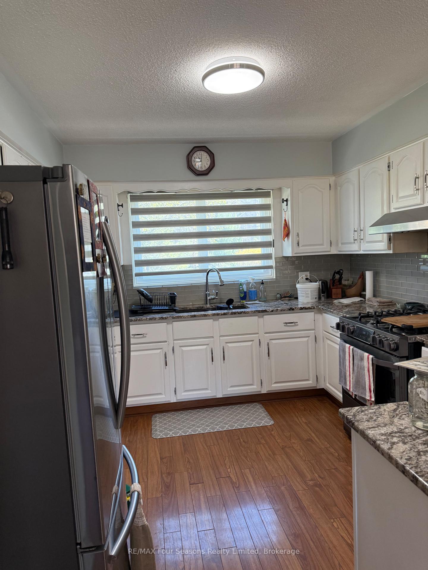 Photo 6 of 3 Bridgeview Court, Wasaga Beach — HOMEH