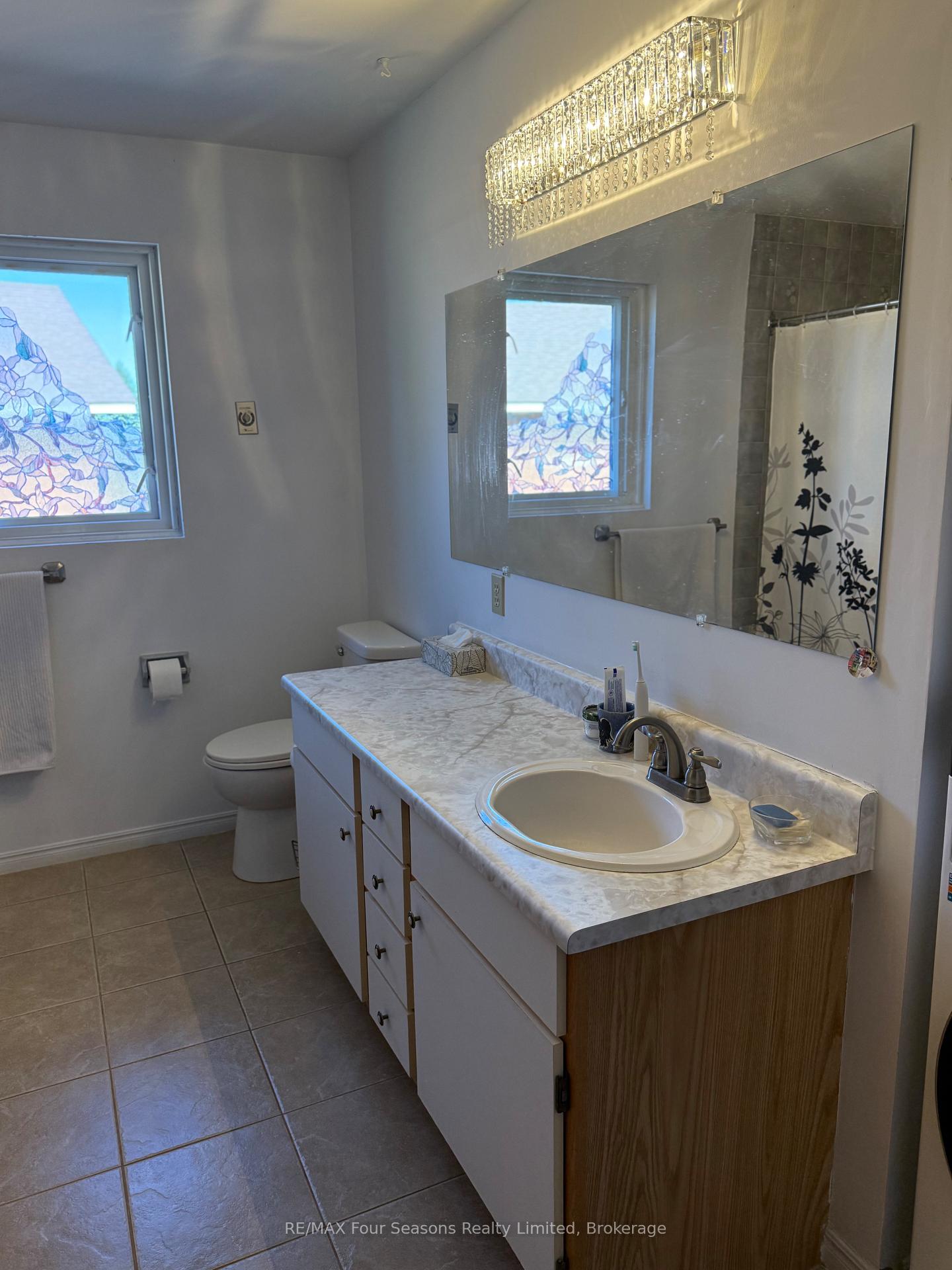 Photo 8 of 3 Bridgeview Court, Wasaga Beach — HOMEH