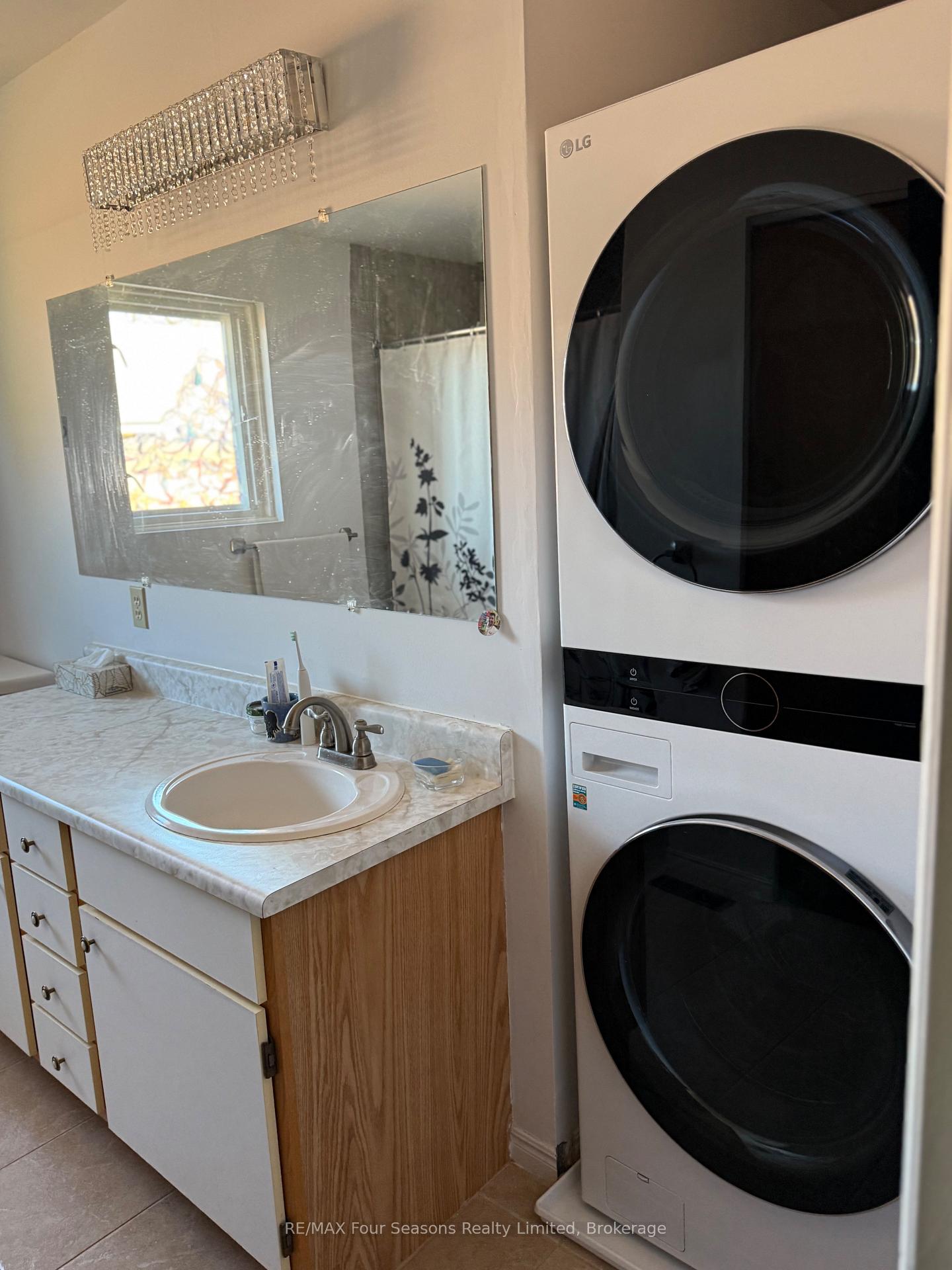 Photo 9 of 3 Bridgeview Court, Wasaga Beach — HOMEH