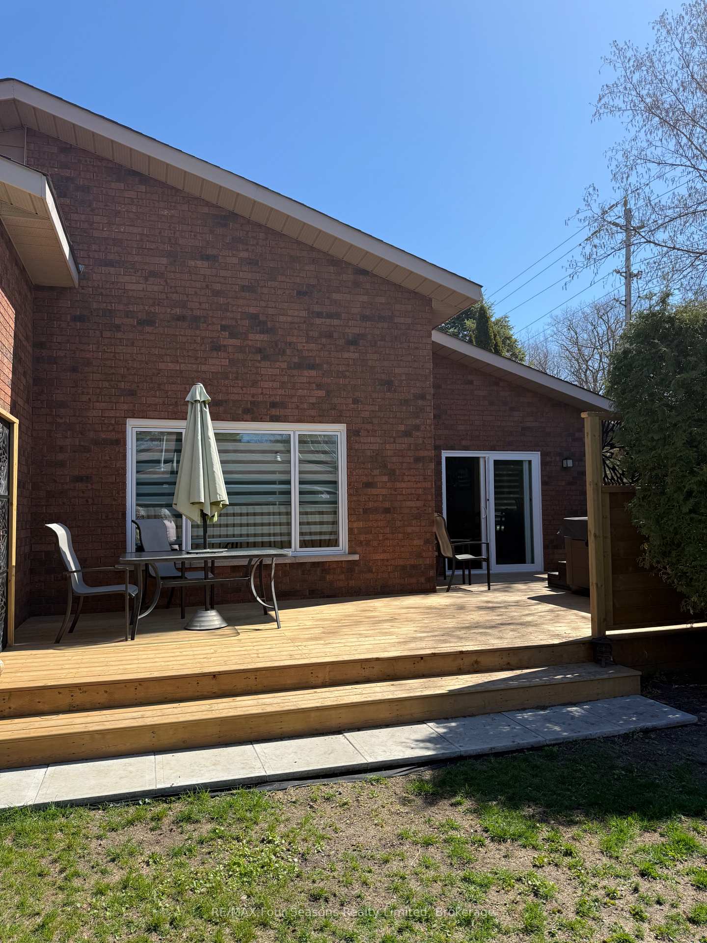 Photo 10 of 3 Bridgeview Court, Wasaga Beach — HOMEH