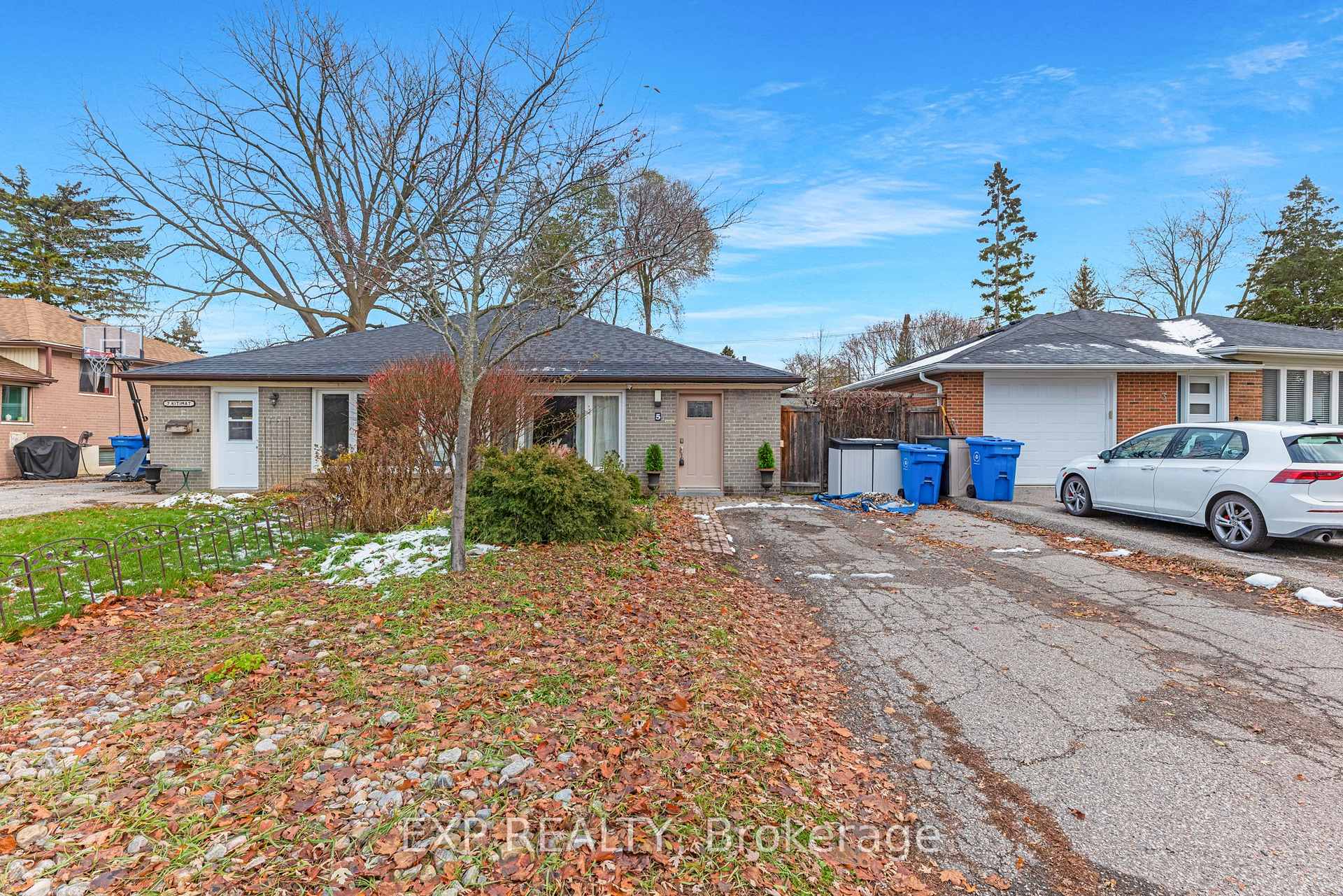 Photo 1 of 5 Kitimat Crescent, Aurora, Aurora Heights — HOMEH