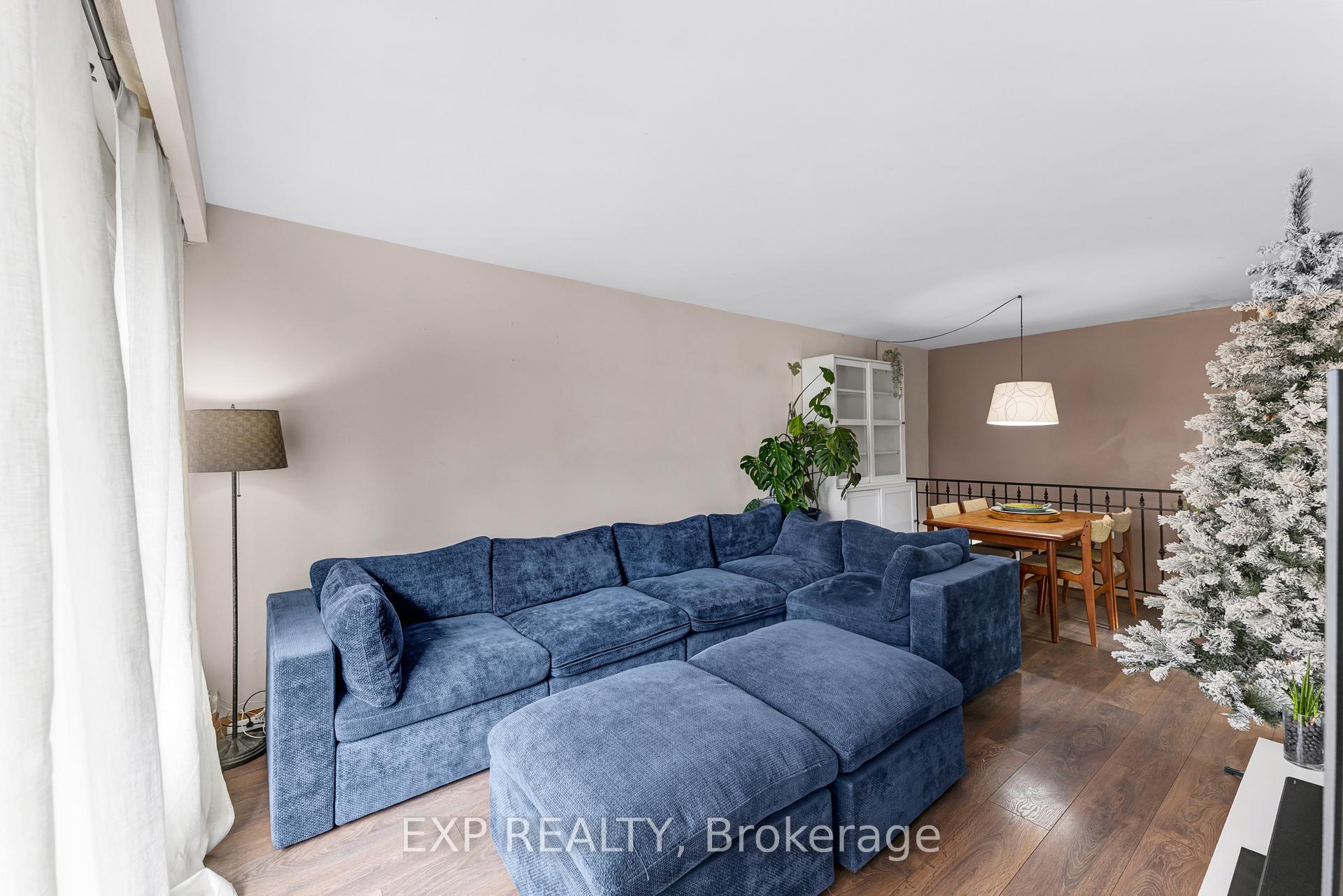 Photo 3 of 5 Kitimat Crescent, Aurora, Aurora Heights — HOMEH