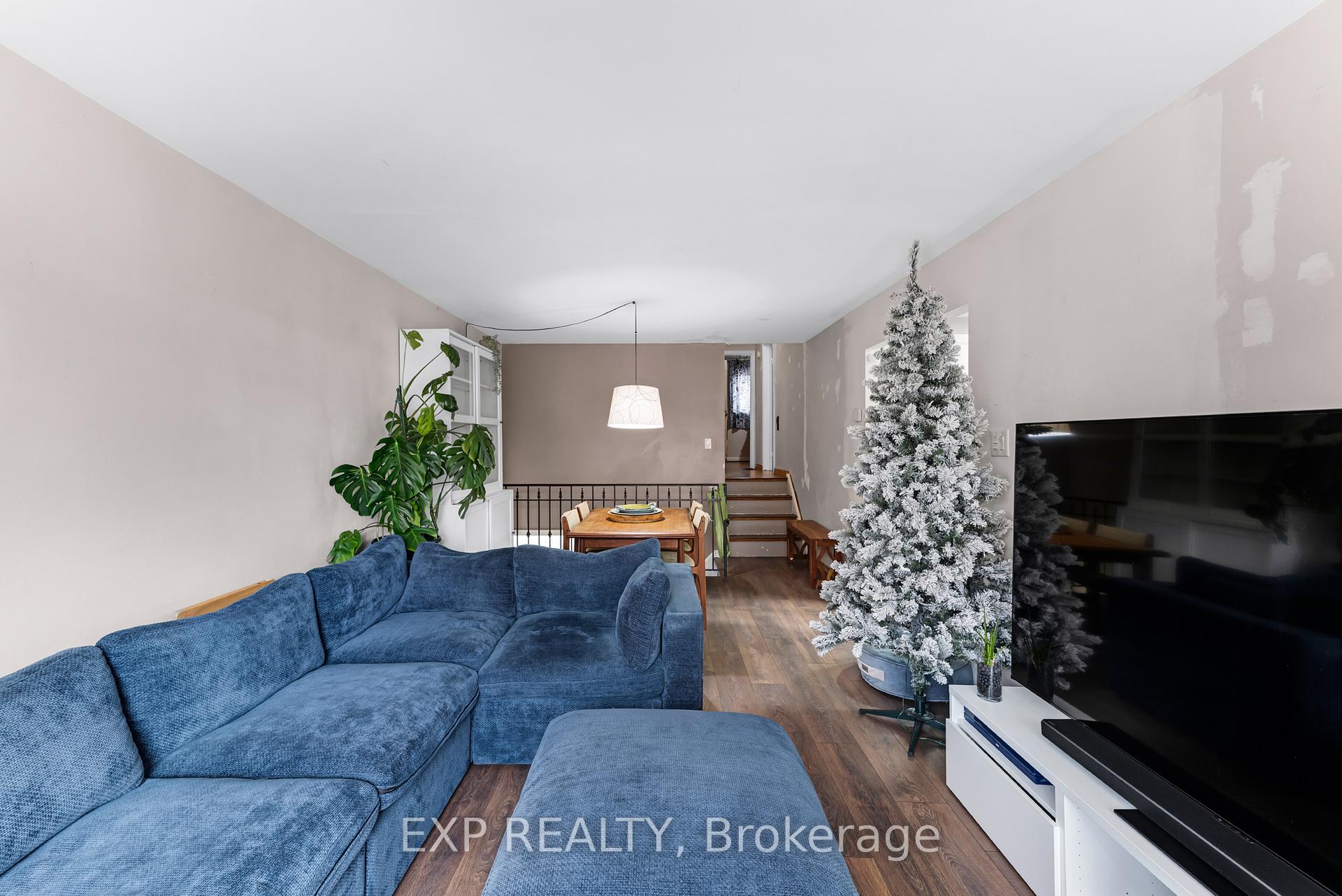 Photo 5 of 5 Kitimat Crescent, Aurora, Aurora Heights — HOMEH