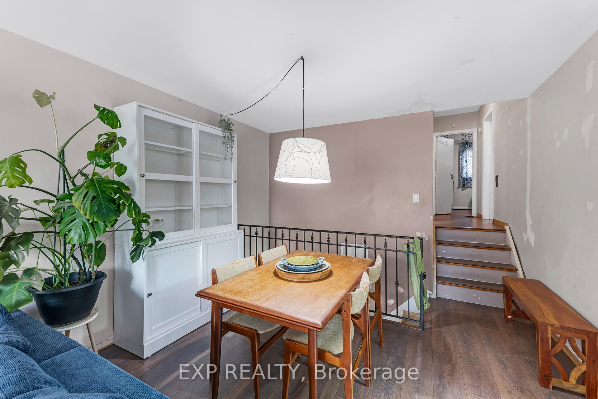 Photo 4 of 5 Kitimat Crescent, Aurora, Aurora Heights — HOMEH