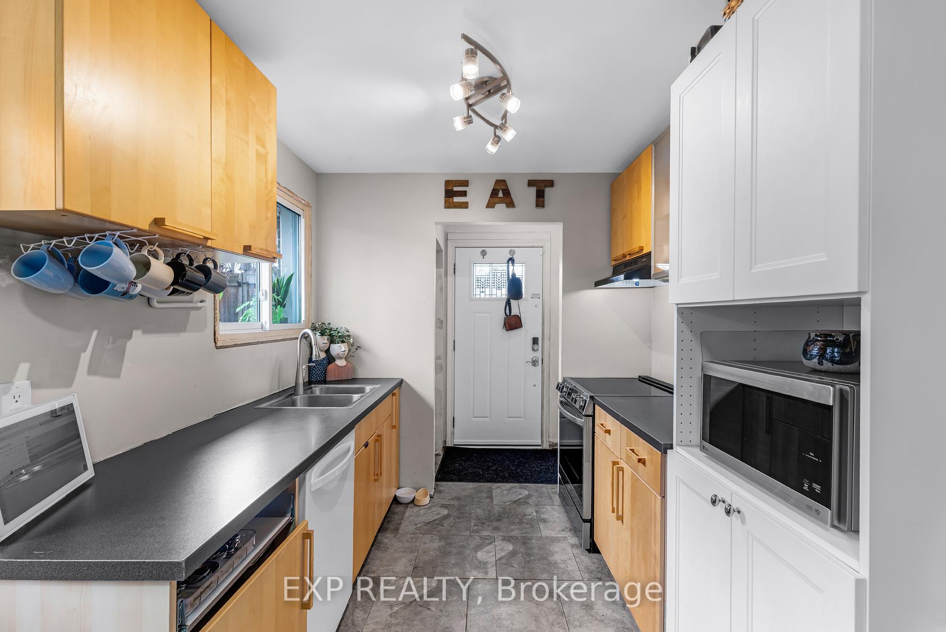 Photo 7 of 5 Kitimat Crescent, Aurora, Aurora Heights — HOMEH