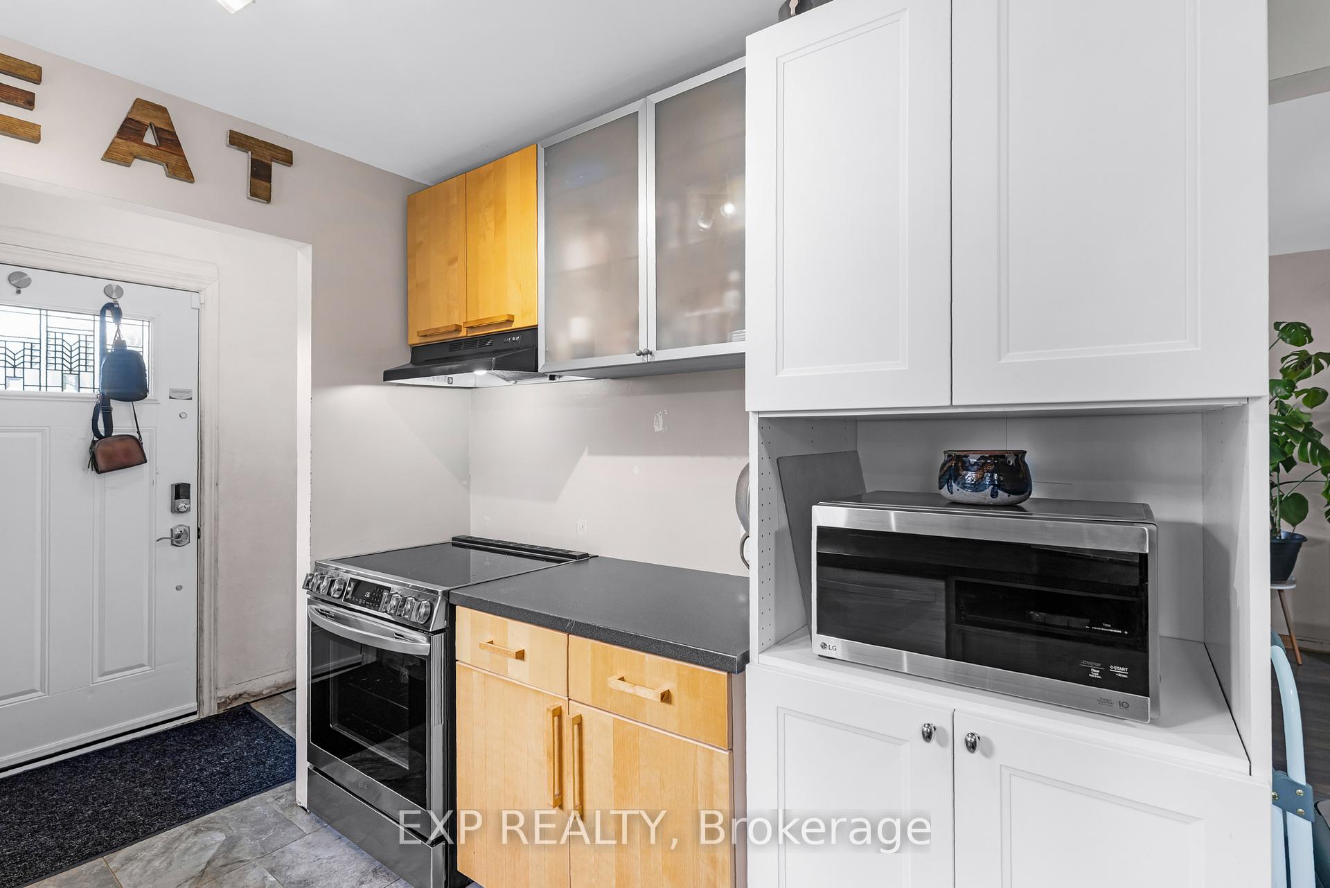 Photo 9 of 5 Kitimat Crescent, Aurora, Aurora Heights — HOMEH