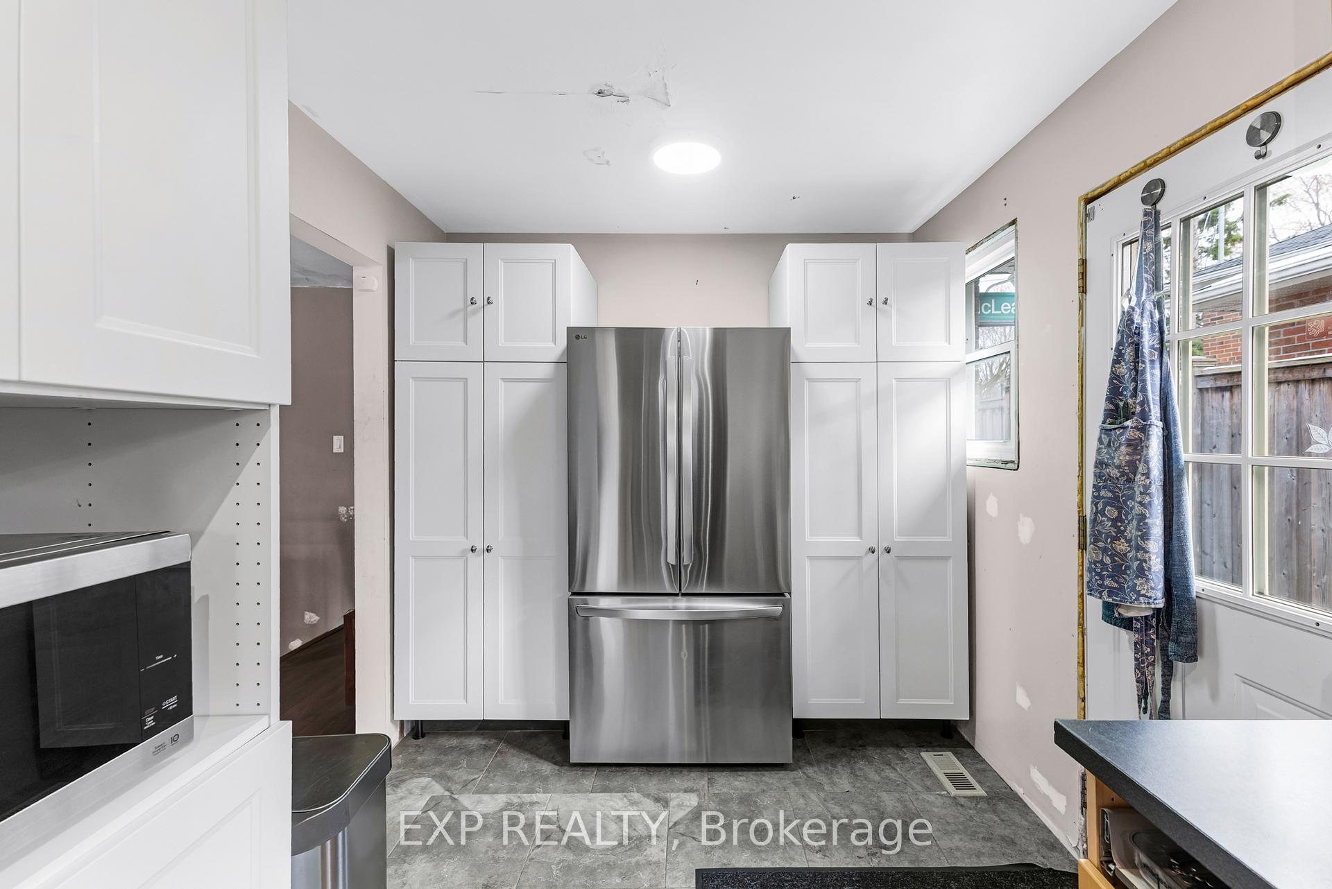 Photo 12 of 5 Kitimat Crescent, Aurora, Aurora Heights — HOMEH