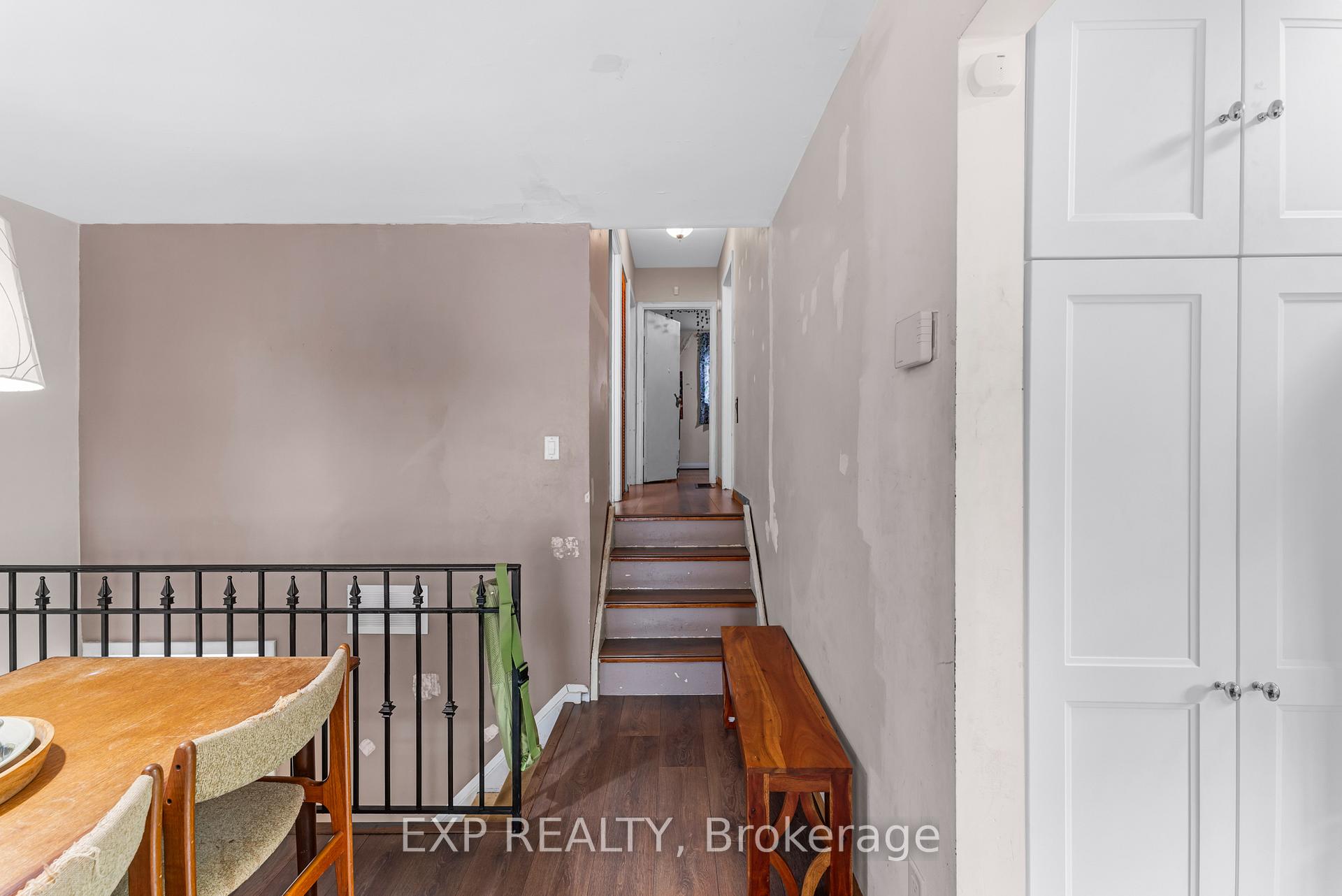 Photo 13 of 5 Kitimat Crescent, Aurora, Aurora Heights — HOMEH