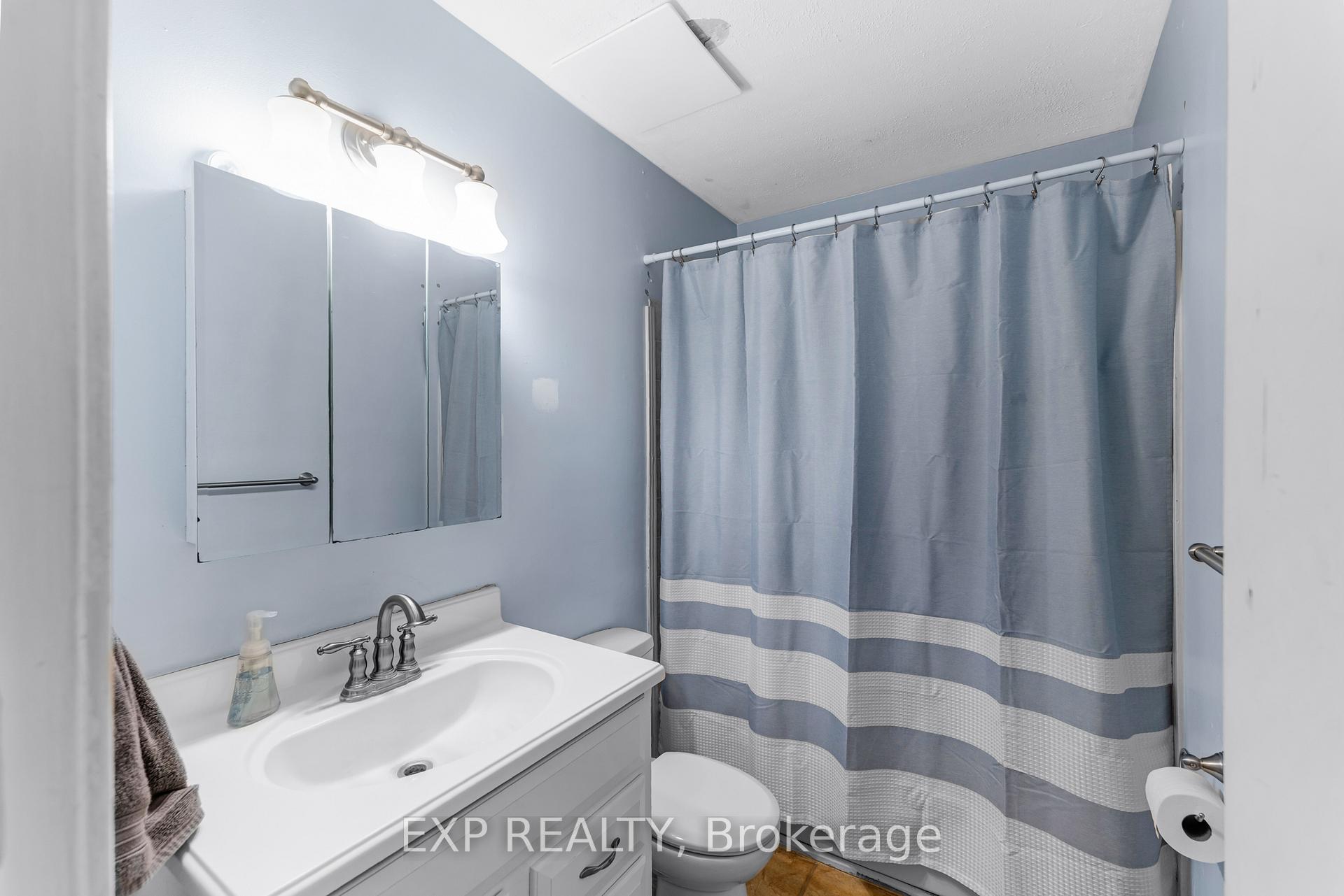Photo 16 of 5 Kitimat Crescent, Aurora, Aurora Heights — HOMEH