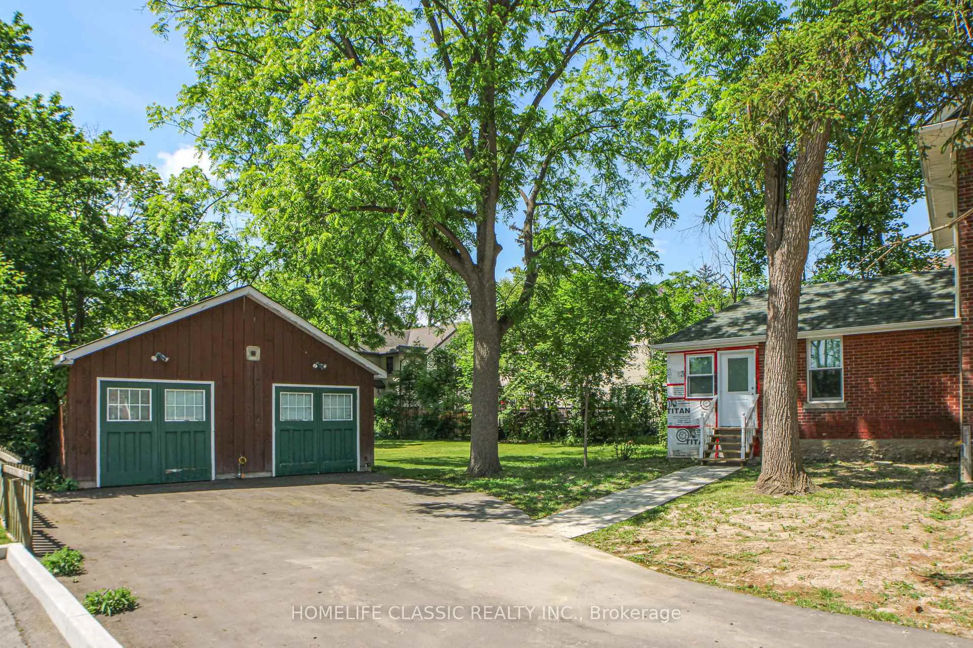 Photo 2 of Unit Unit A, 33 Centre Street, Vaughan, Crestwood-Springfarm-Yorkhill — HOMEH
