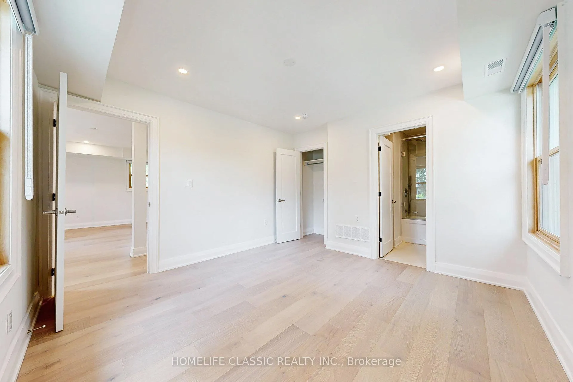 Photo 13 of Unit Unit A, 33 Centre Street, Vaughan, Crestwood-Springfarm-Yorkhill — HOMEH