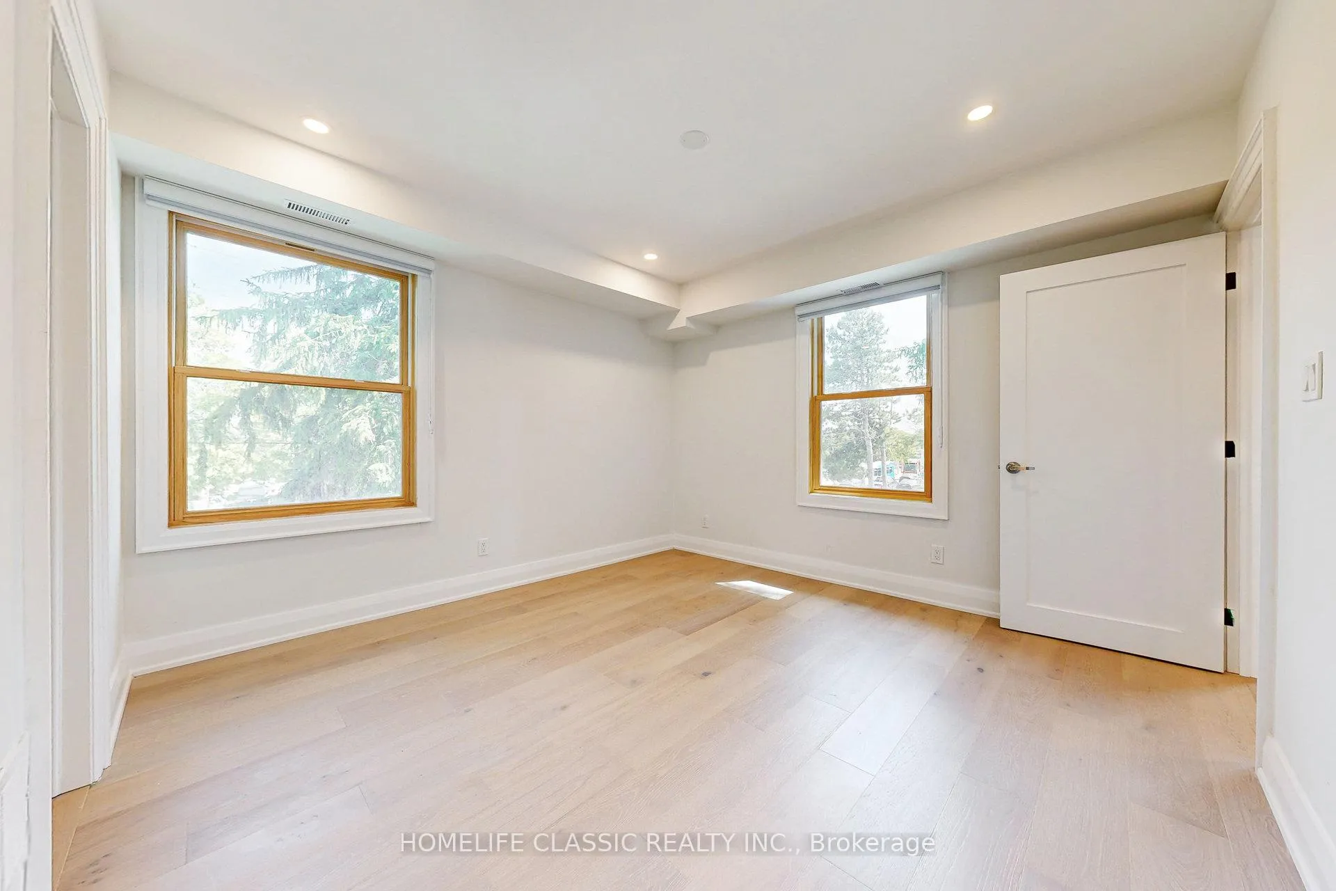 Photo 14 of Unit Unit A, 33 Centre Street, Vaughan, Crestwood-Springfarm-Yorkhill — HOMEH