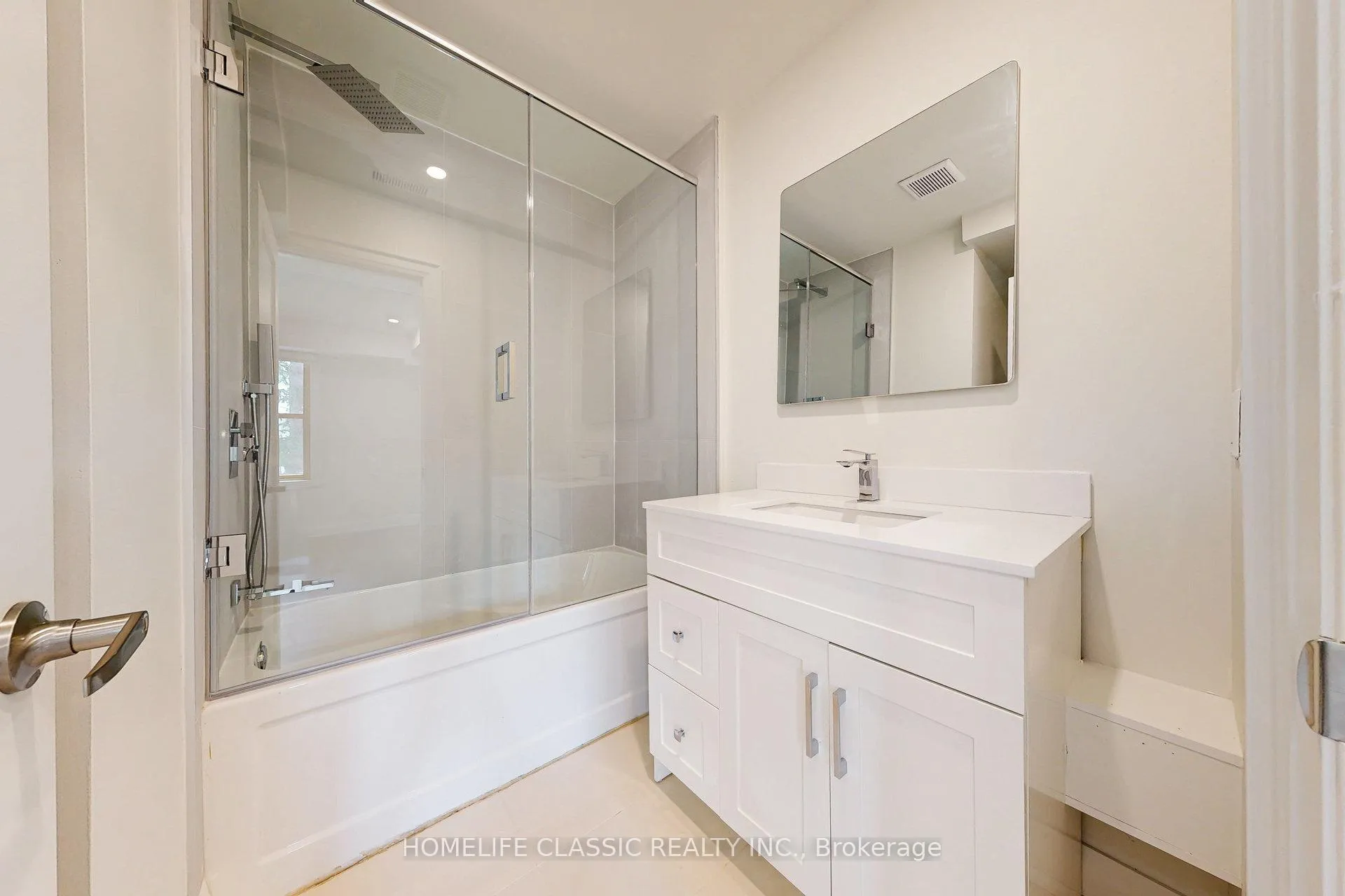 Photo 15 of Unit Unit A, 33 Centre Street, Vaughan, Crestwood-Springfarm-Yorkhill — HOMEH