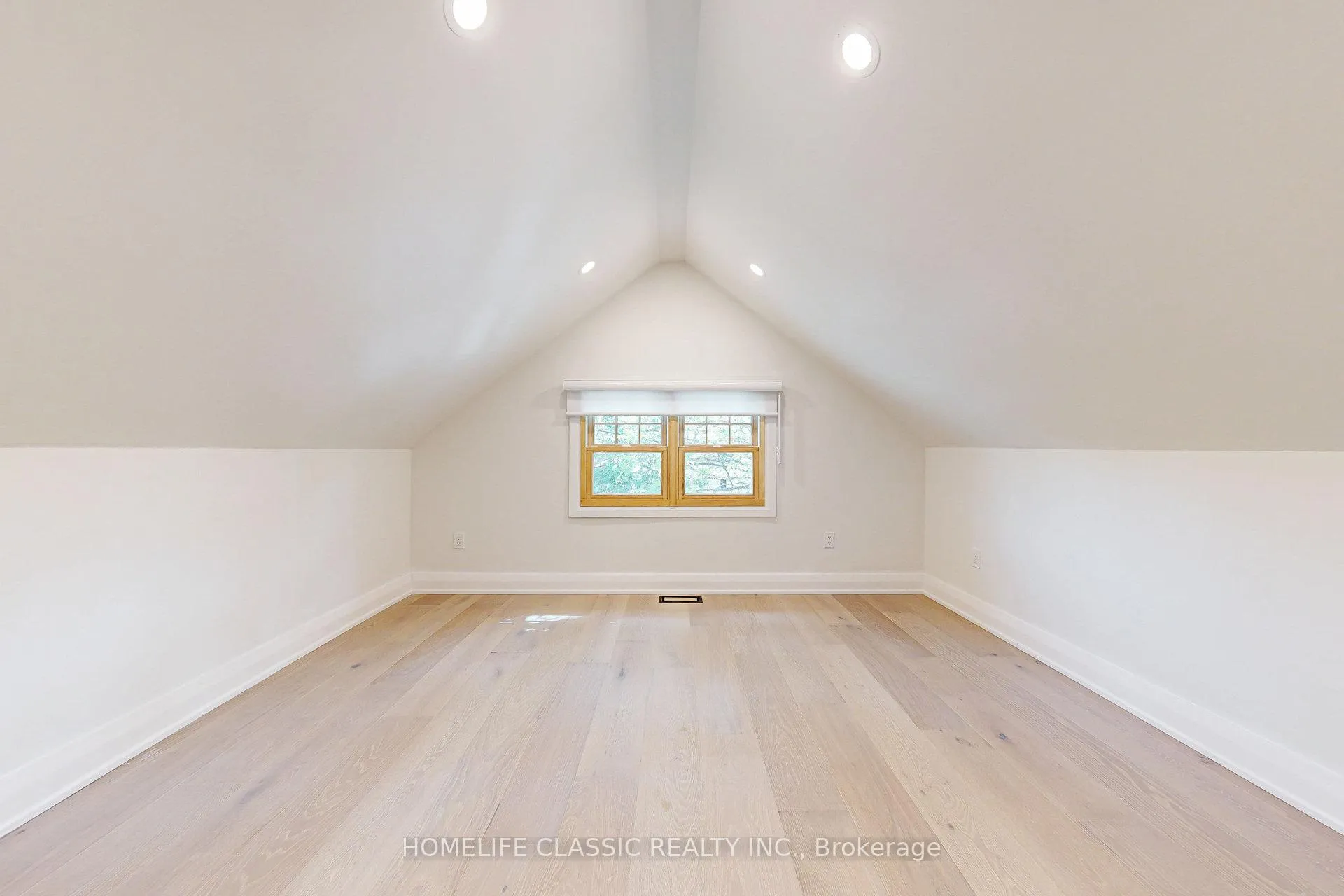 Photo 17 of Unit Unit A, 33 Centre Street, Vaughan, Crestwood-Springfarm-Yorkhill — HOMEH