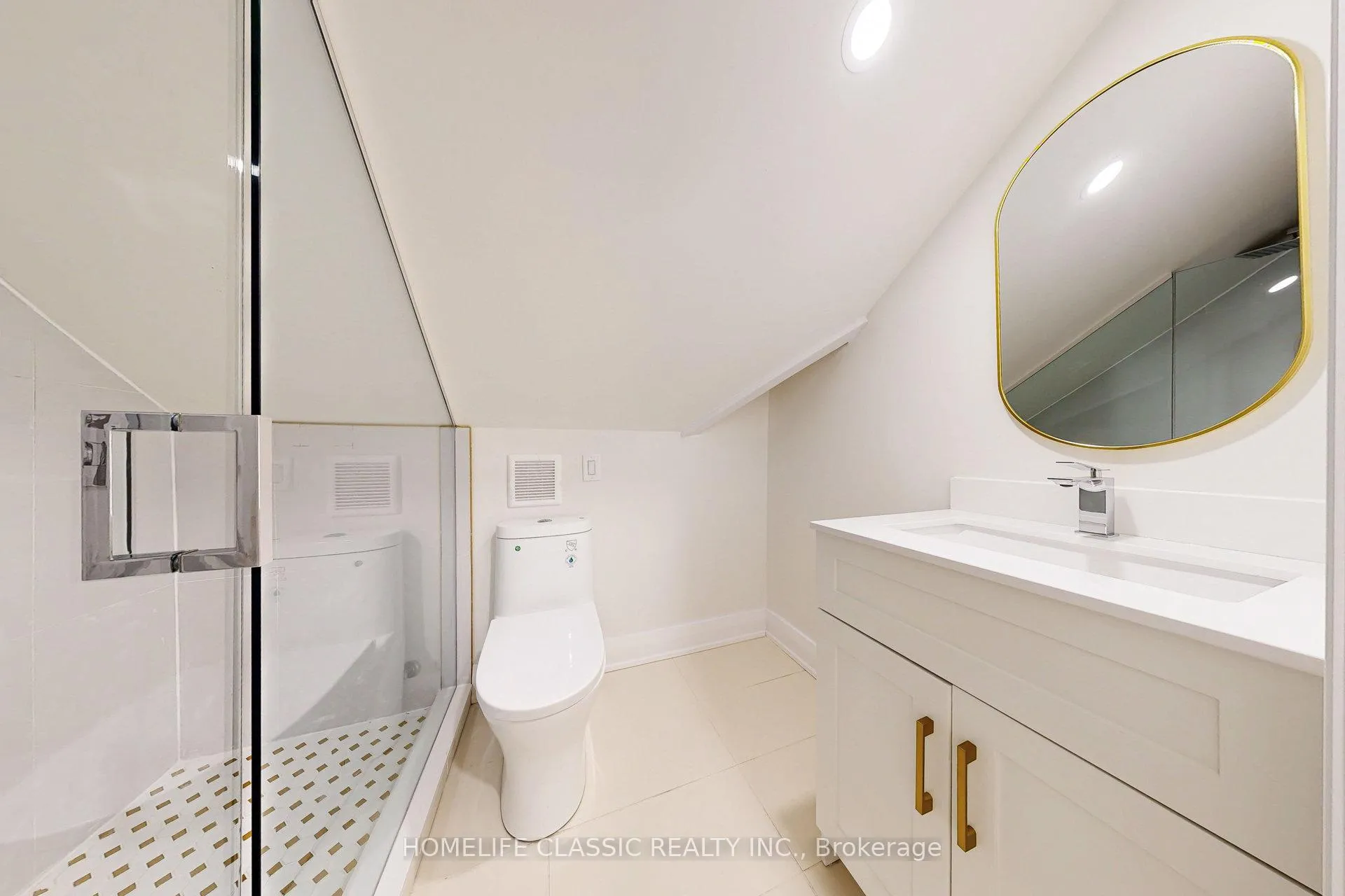 Photo 18 of Unit Unit A, 33 Centre Street, Vaughan, Crestwood-Springfarm-Yorkhill — HOMEH