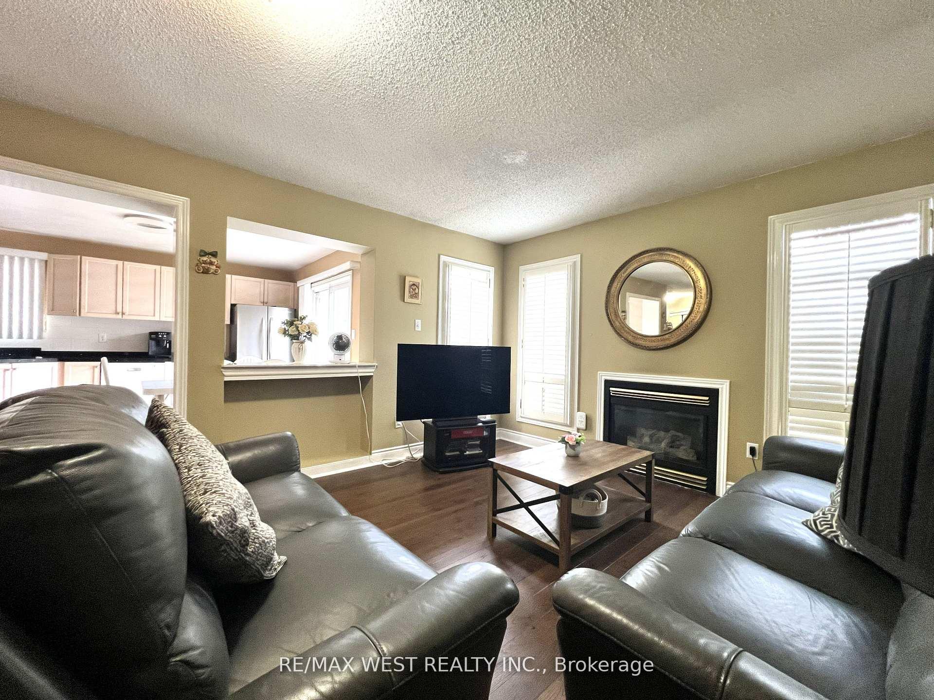 Photo 4 of 40 Toscana Road, Vaughan, Sonoma Heights — HOMEH
