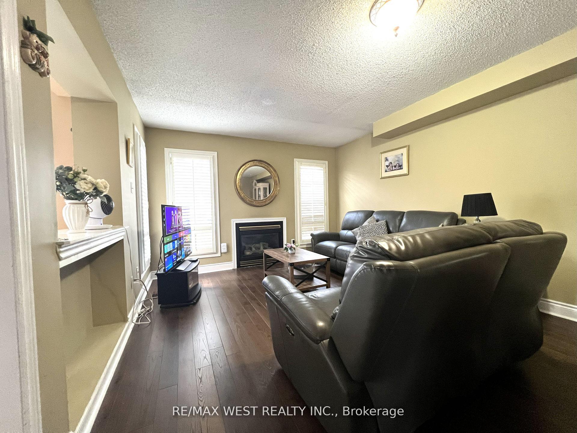 Photo 6 of 40 Toscana Road, Vaughan, Sonoma Heights — HOMEH