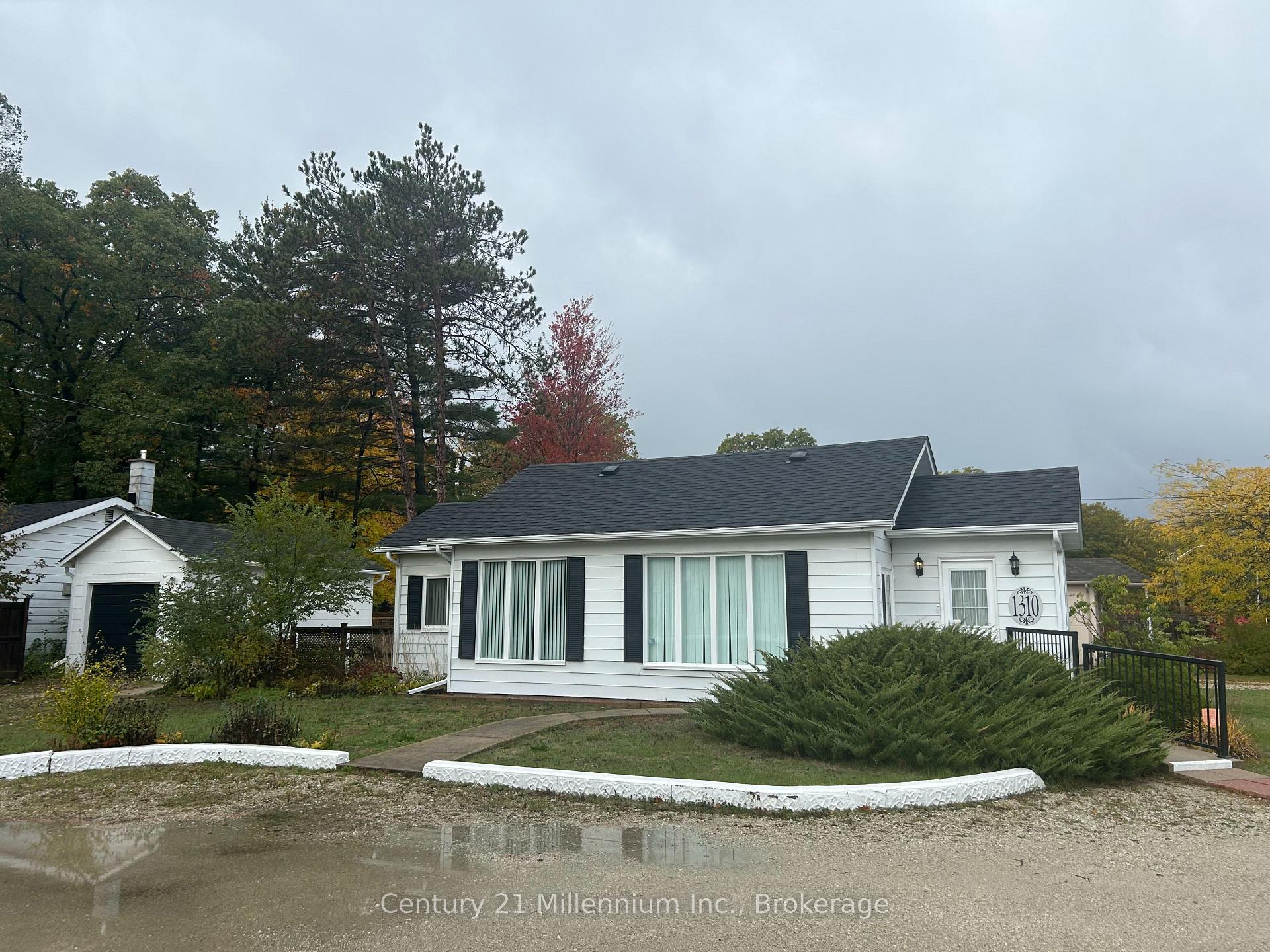 Photo 1 of 1310 Mosley Street, Wasaga Beach — HOMEH