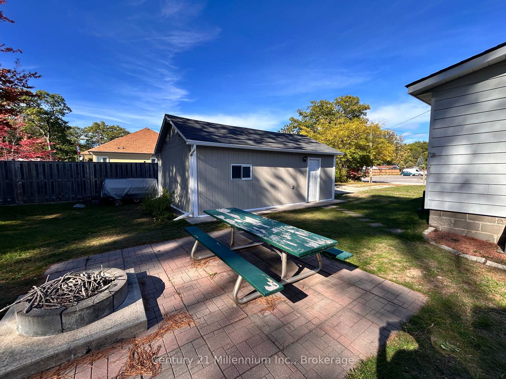 Photo 2 of 1310 Mosley Street, Wasaga Beach — HOMEH