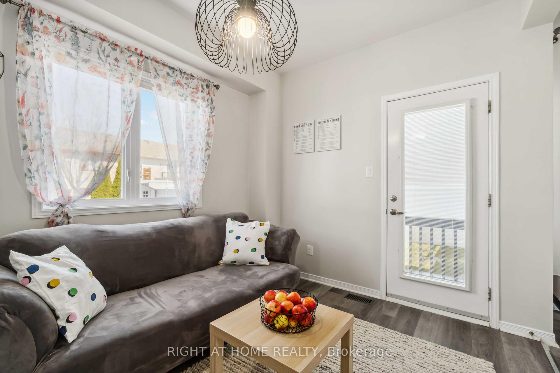 Photo 9 of 44 Moe Robillard Street, Arnprior — HOMEH