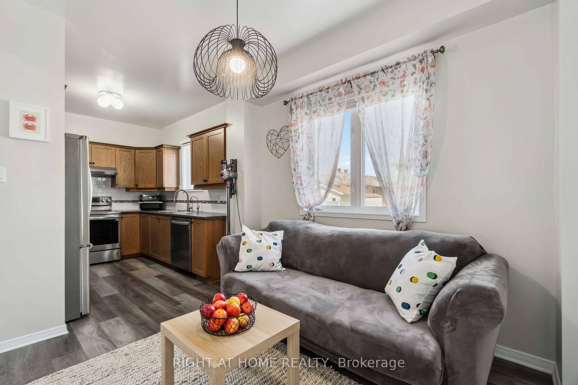 Photo 10 of 44 Moe Robillard Street, Arnprior — HOMEH