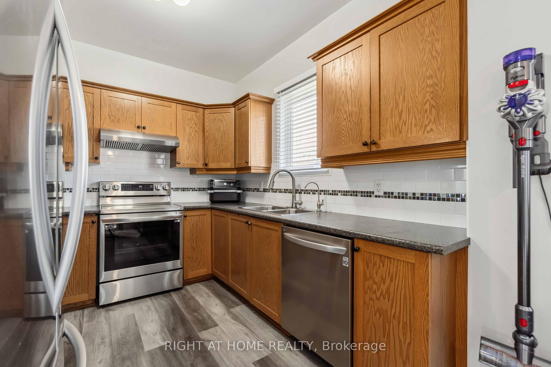 Photo 13 of 44 Moe Robillard Street, Arnprior — HOMEH