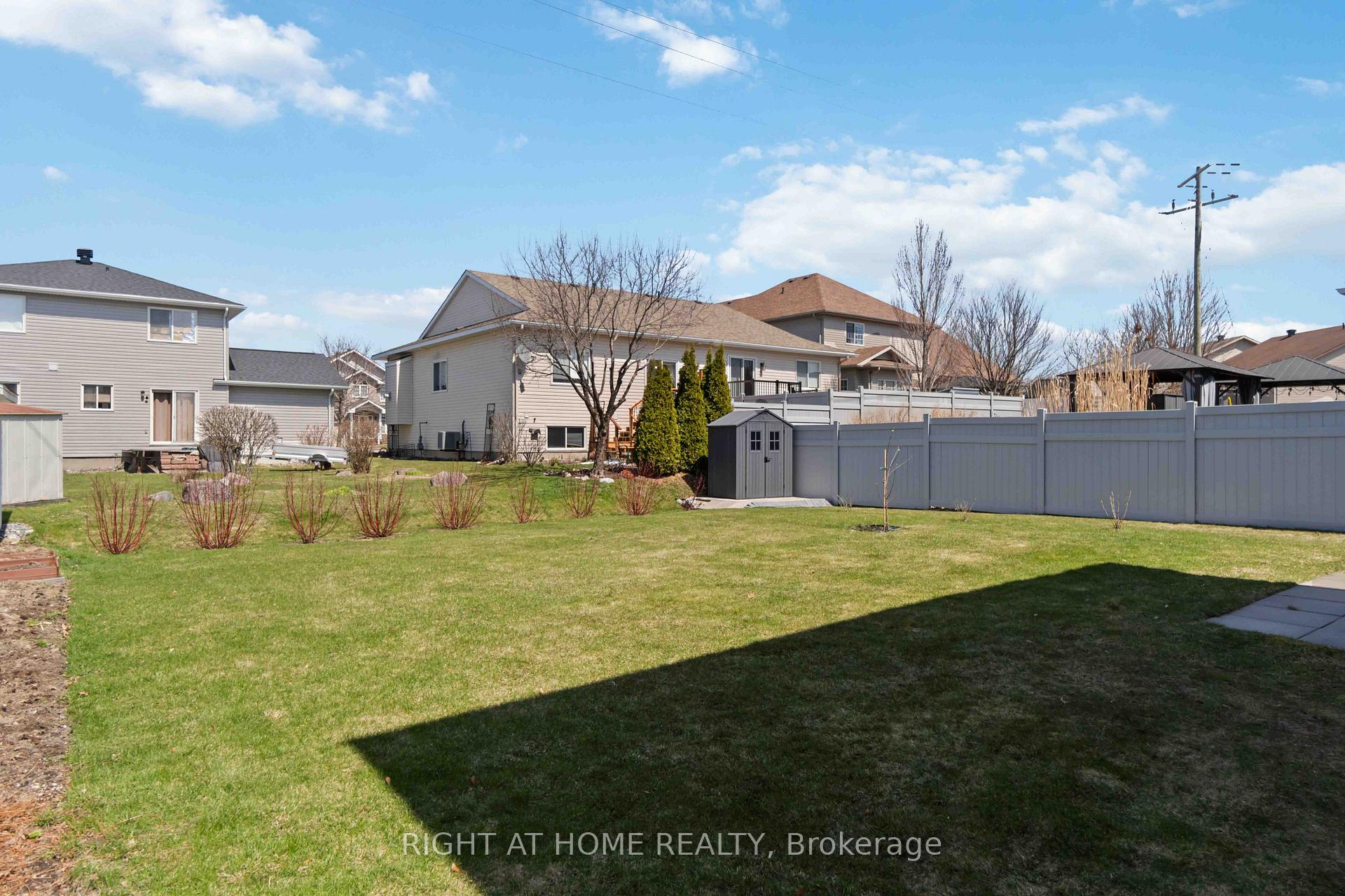 Photo 32 of 44 Moe Robillard Street, Arnprior — HOMEH