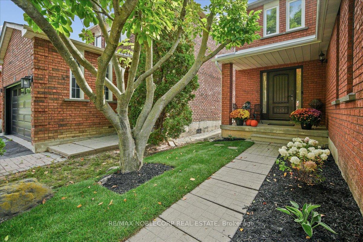 Photo 4 of 31 Mountfield Crescent, Vaughan, Brownridge — HOMEH