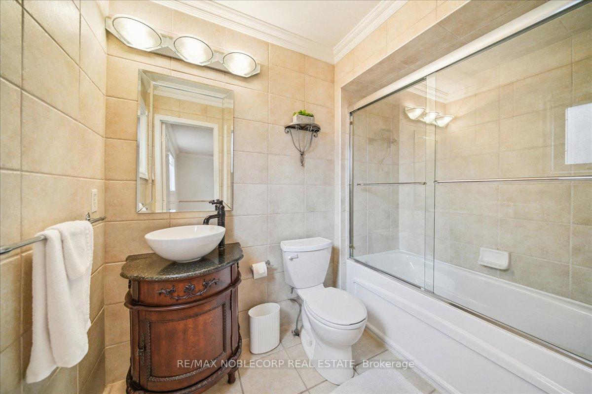 Photo 19 of 31 Mountfield Crescent, Vaughan, Brownridge — HOMEH