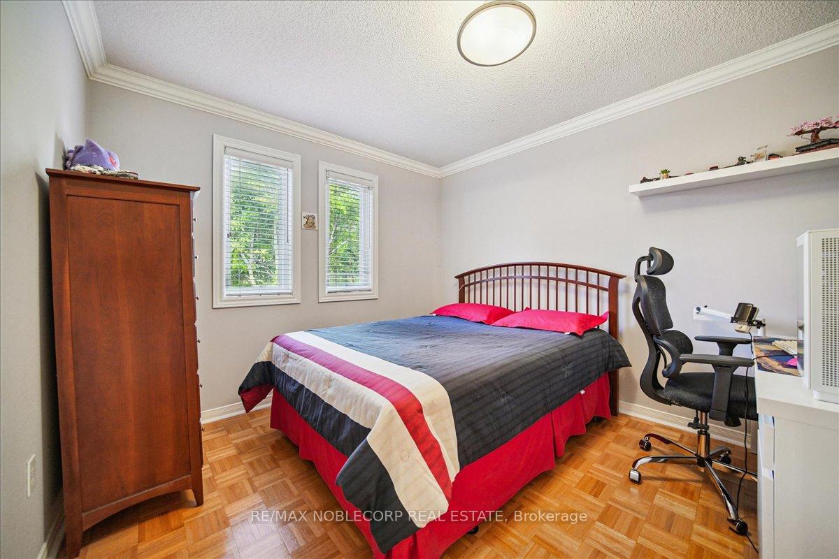 Photo 23 of 31 Mountfield Crescent, Vaughan, Brownridge — HOMEH