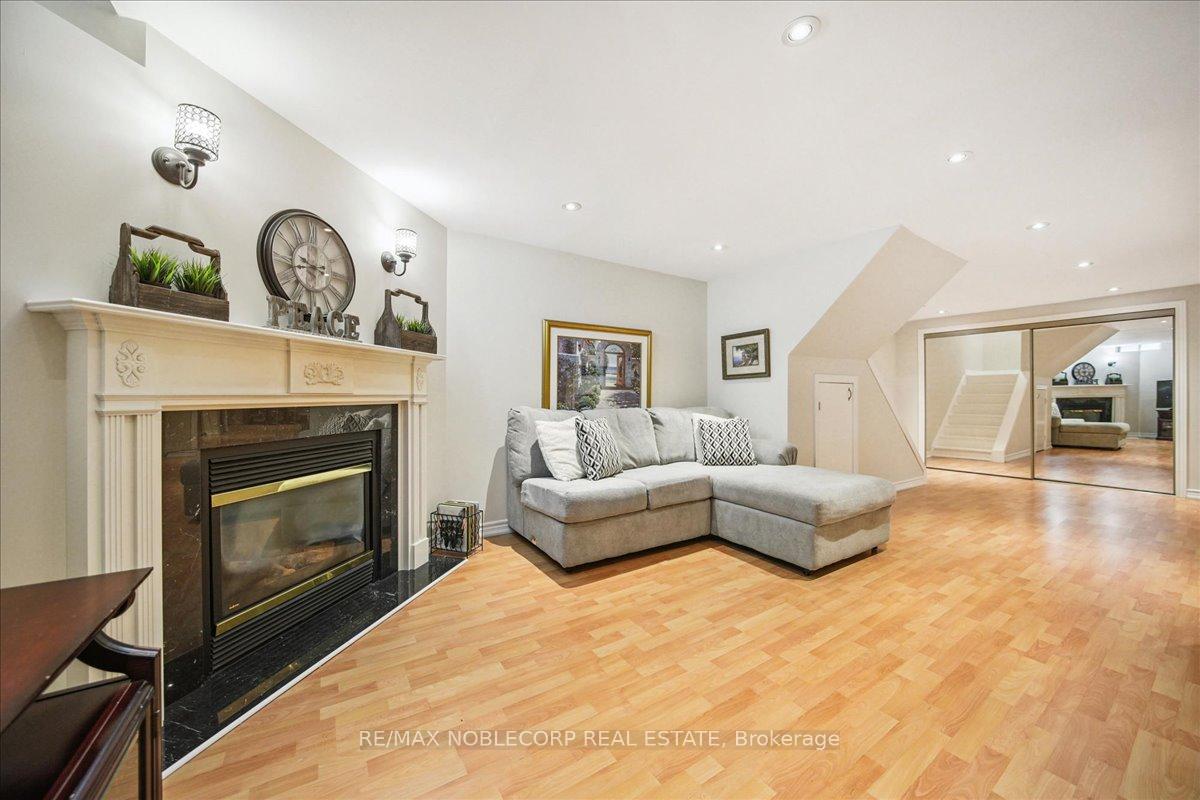 Photo 26 of 31 Mountfield Crescent, Vaughan, Brownridge — HOMEH
