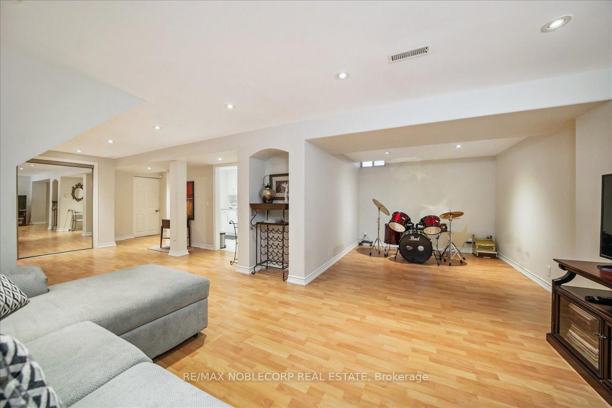 Photo 27 of 31 Mountfield Crescent, Vaughan, Brownridge — HOMEH