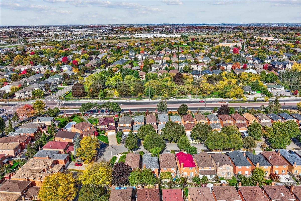 Photo 35 of 31 Mountfield Crescent, Vaughan, Brownridge — HOMEH